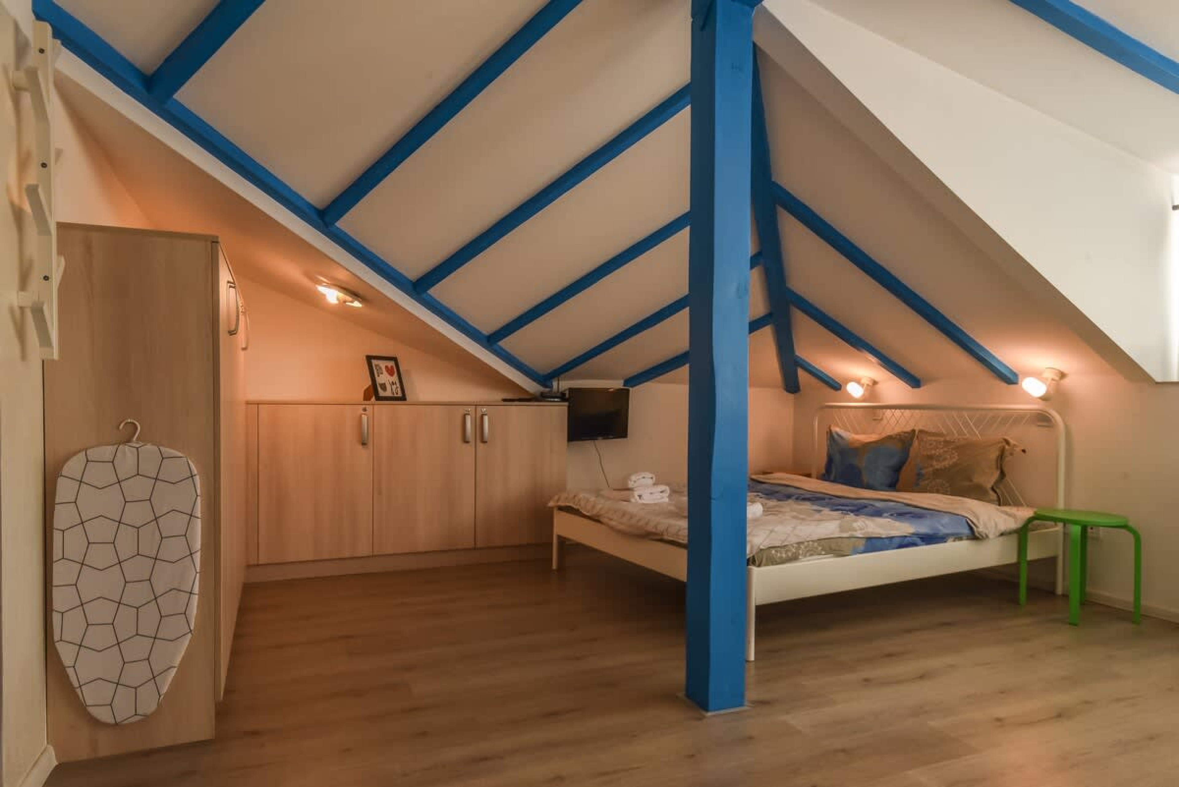 Scoutaround White Logo