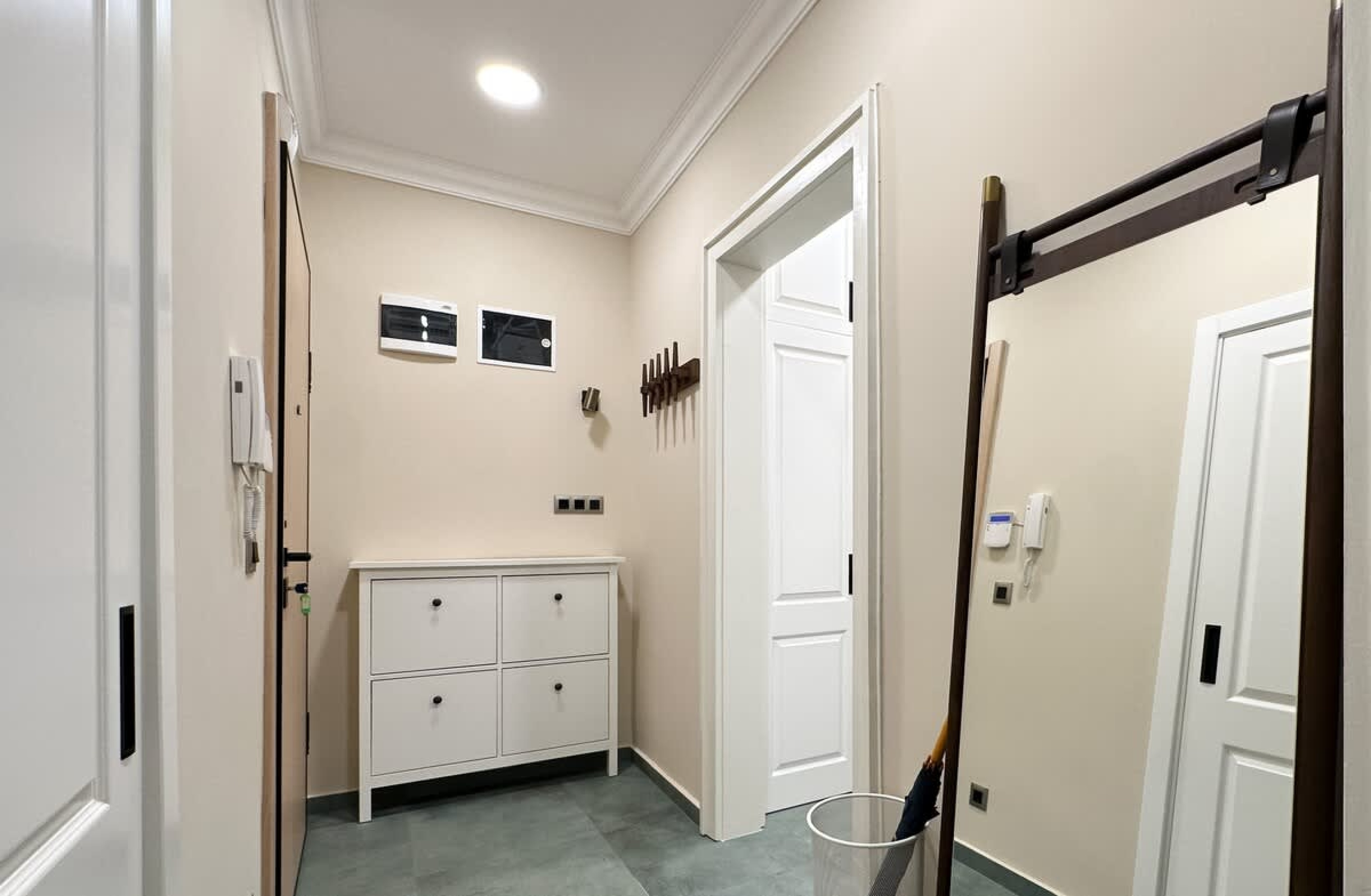 Scoutaround White Logo