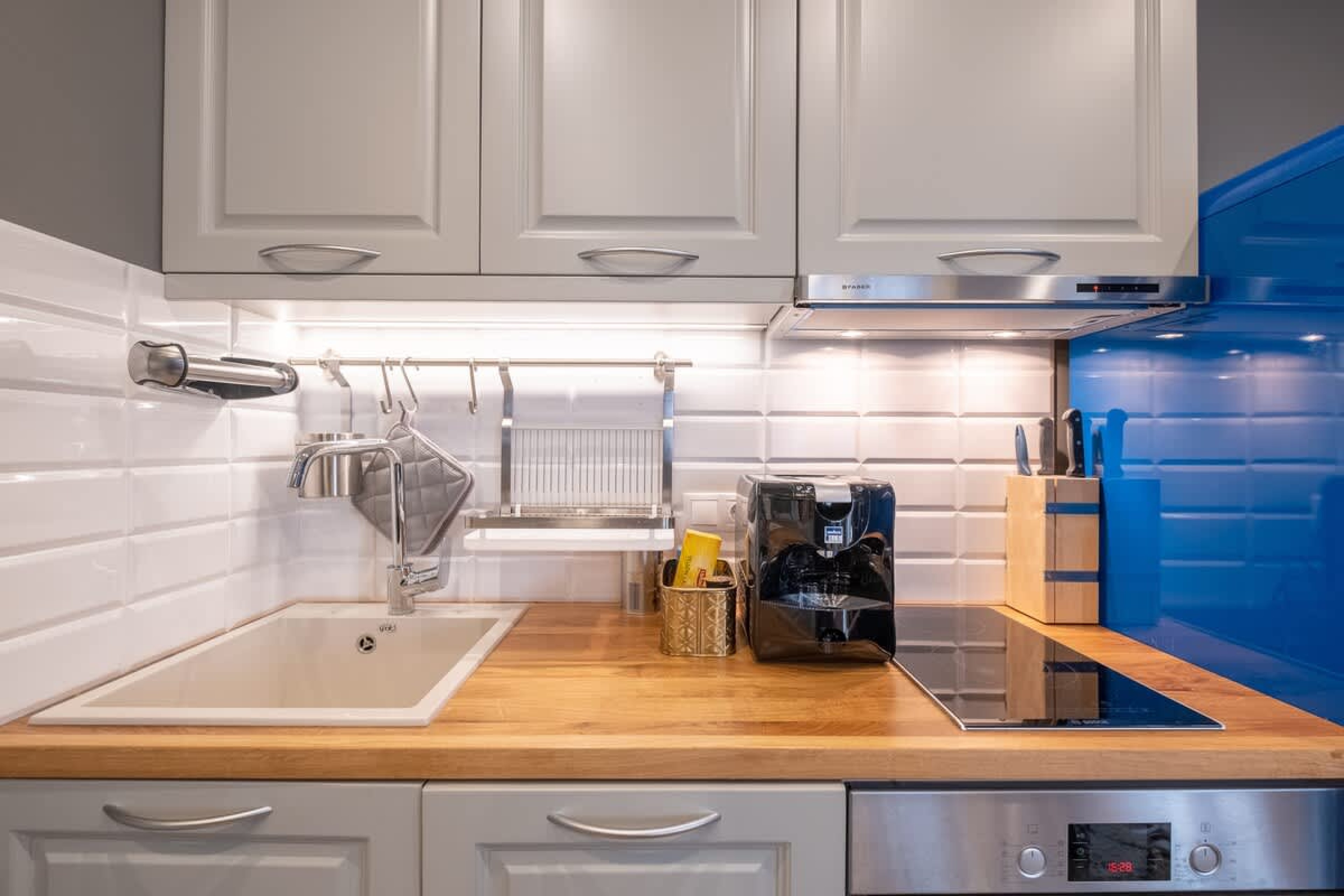 Scoutaround White Logo