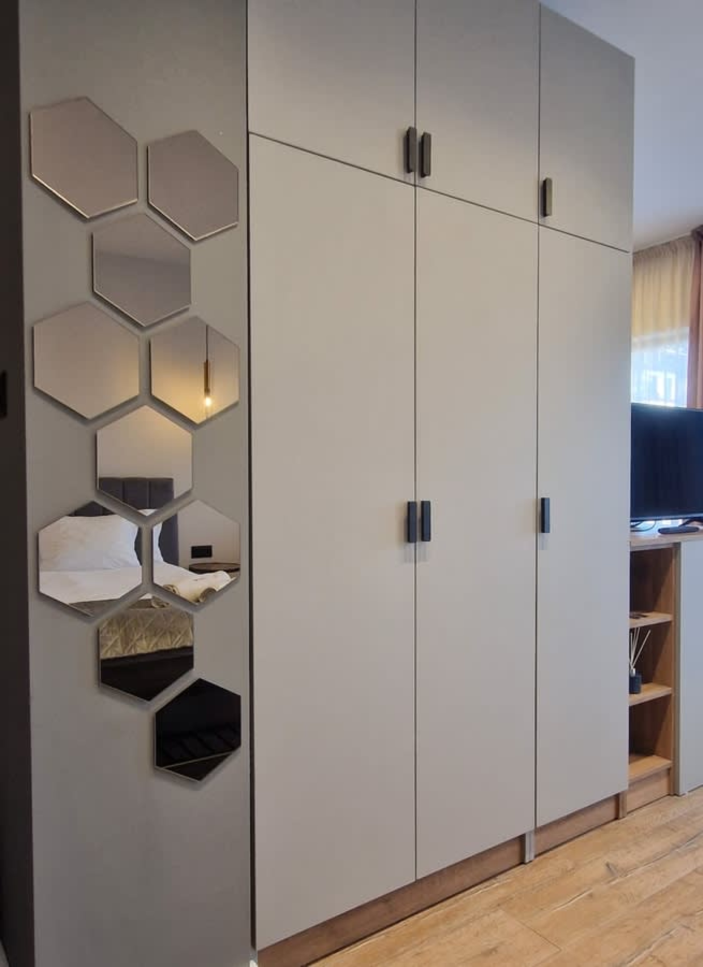 Scoutaround White Logo