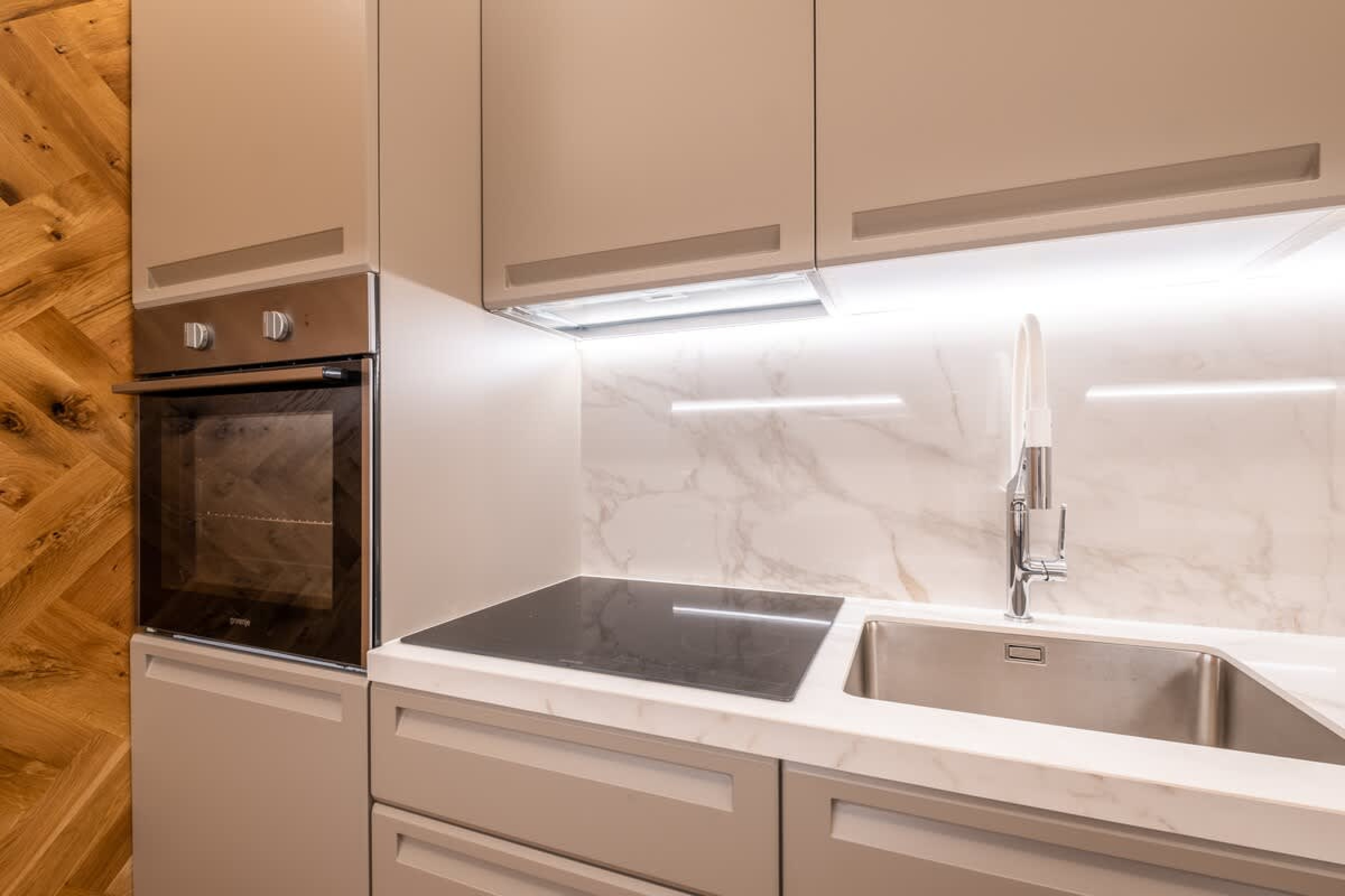 Scoutaround White Logo