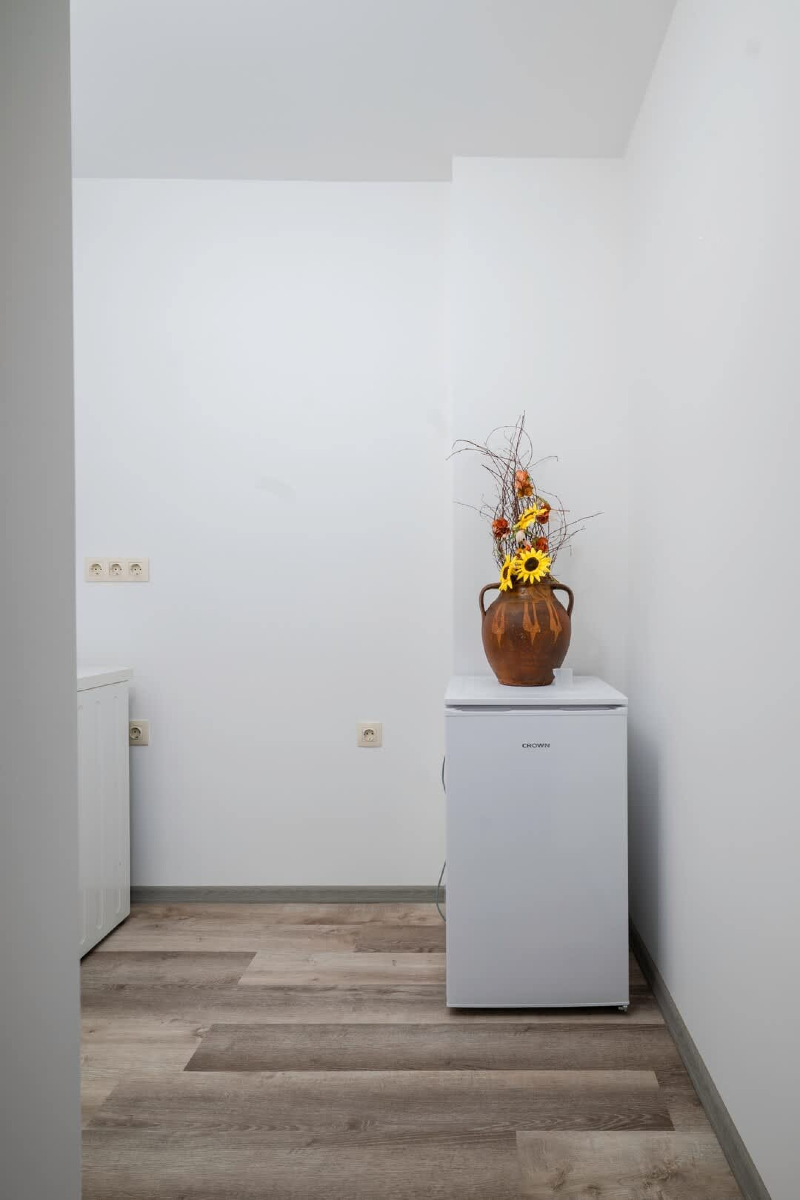 Scoutaround White Logo