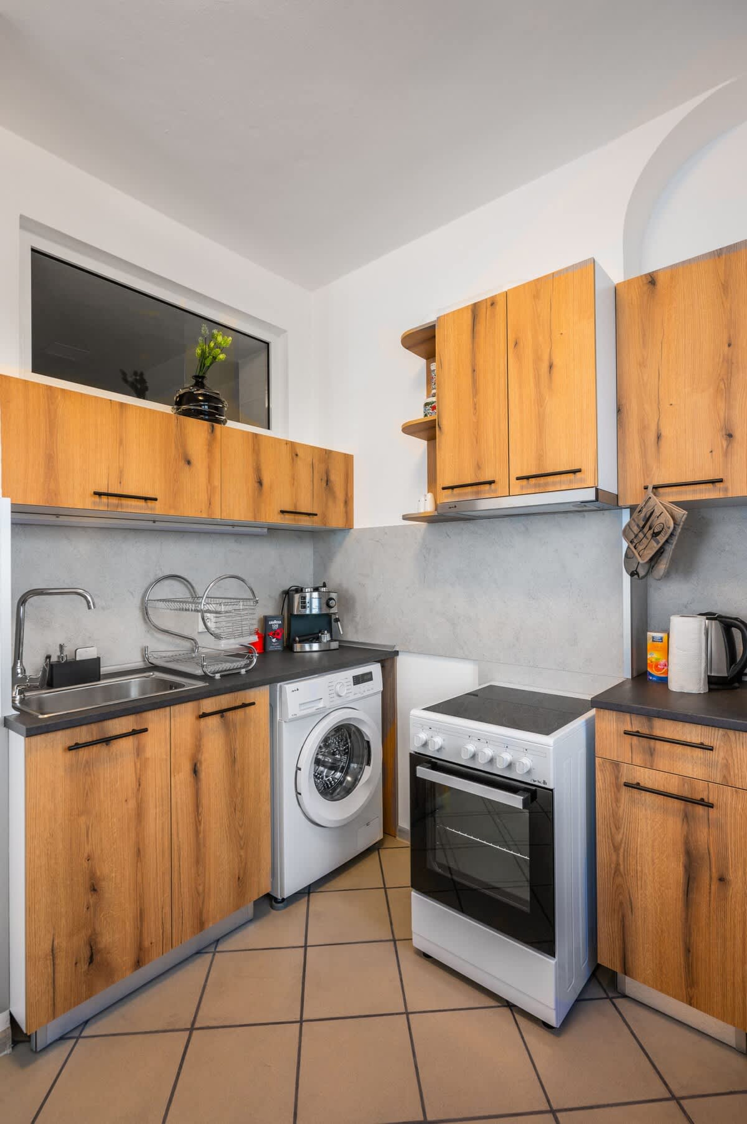 Scoutaround White Logo