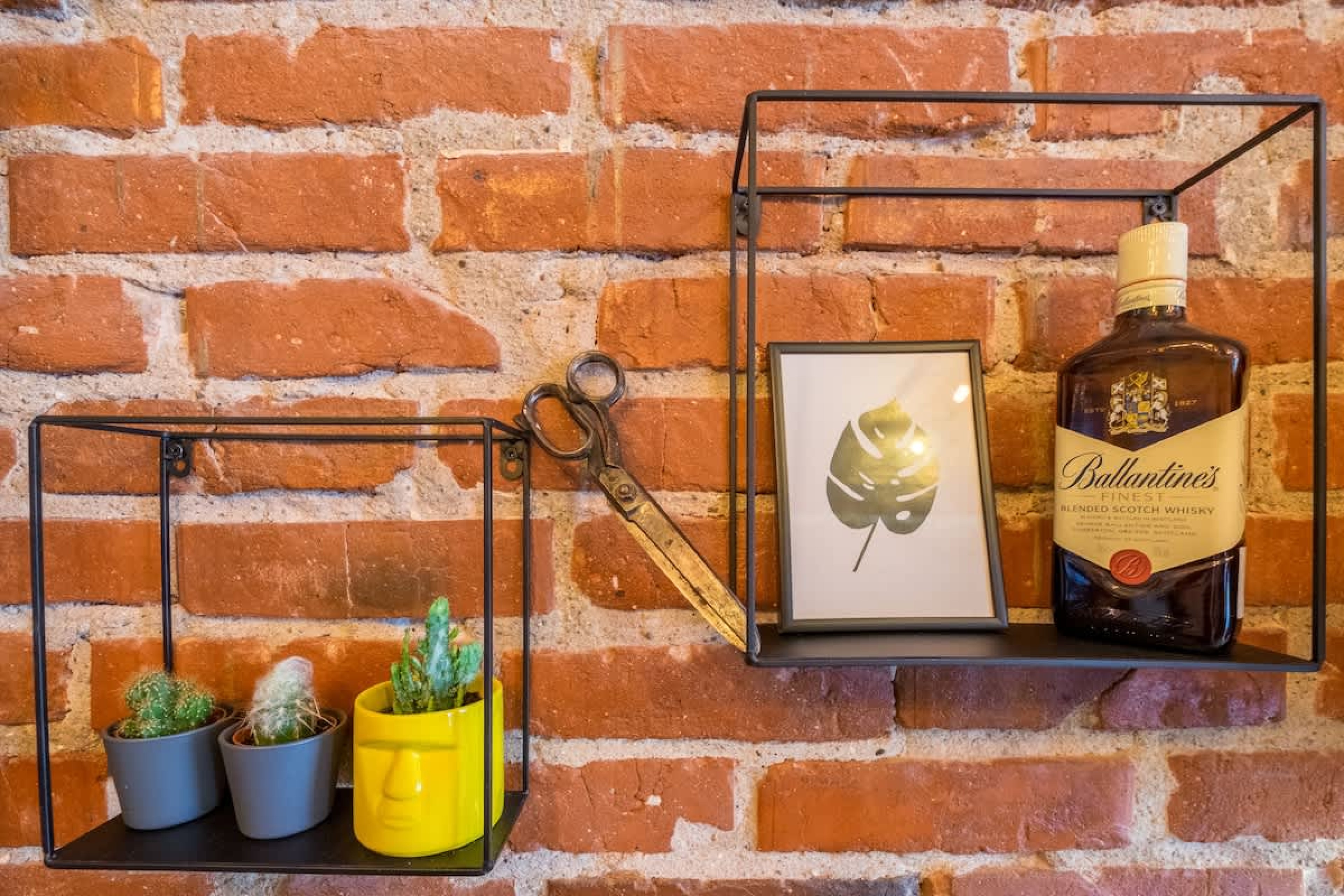 2 BDR &amp; 2 BTHR Funky Apartment / Supreme Location - Photo 44