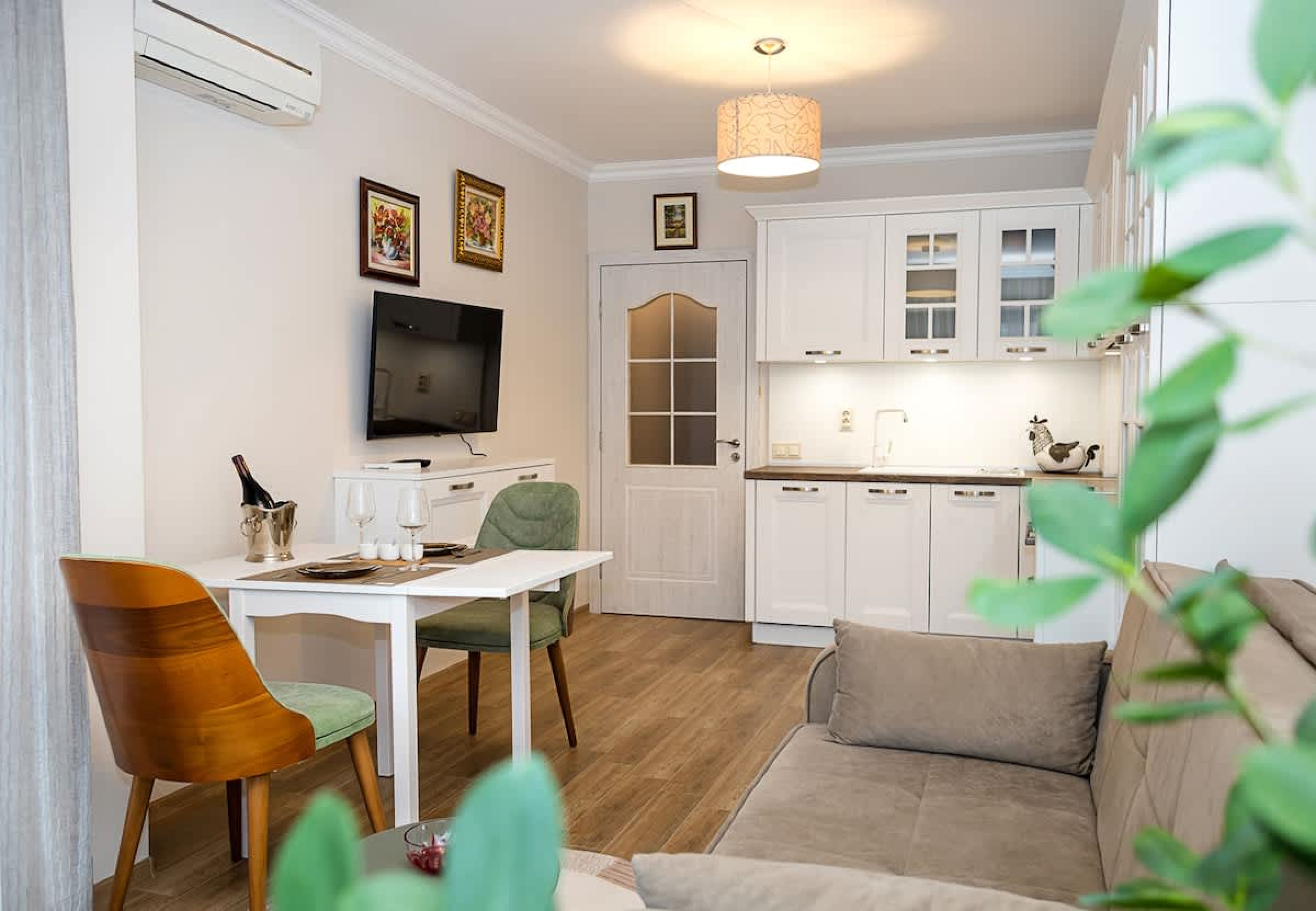 Scoutaround White Logo