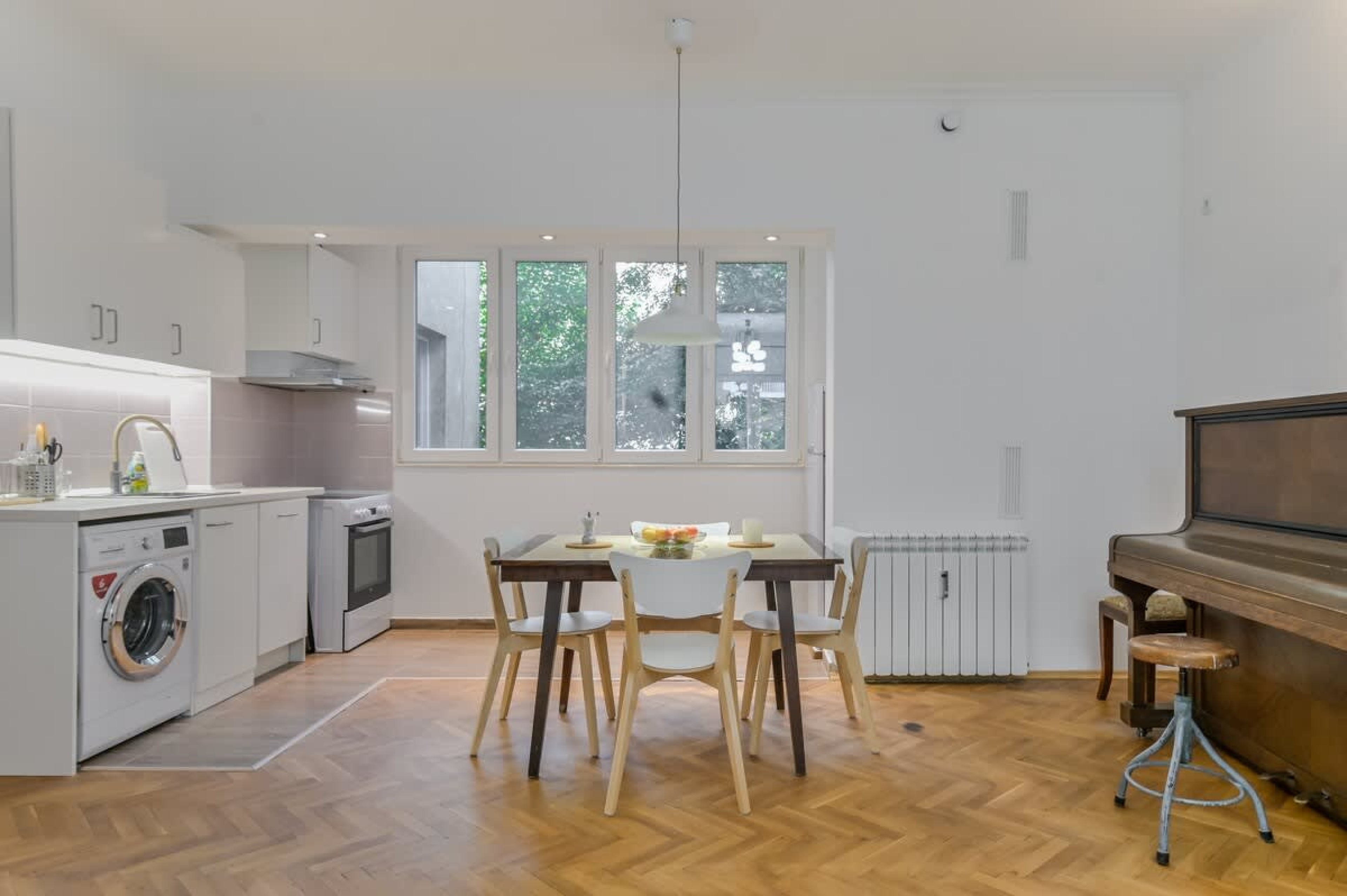 Scoutaround White Logo