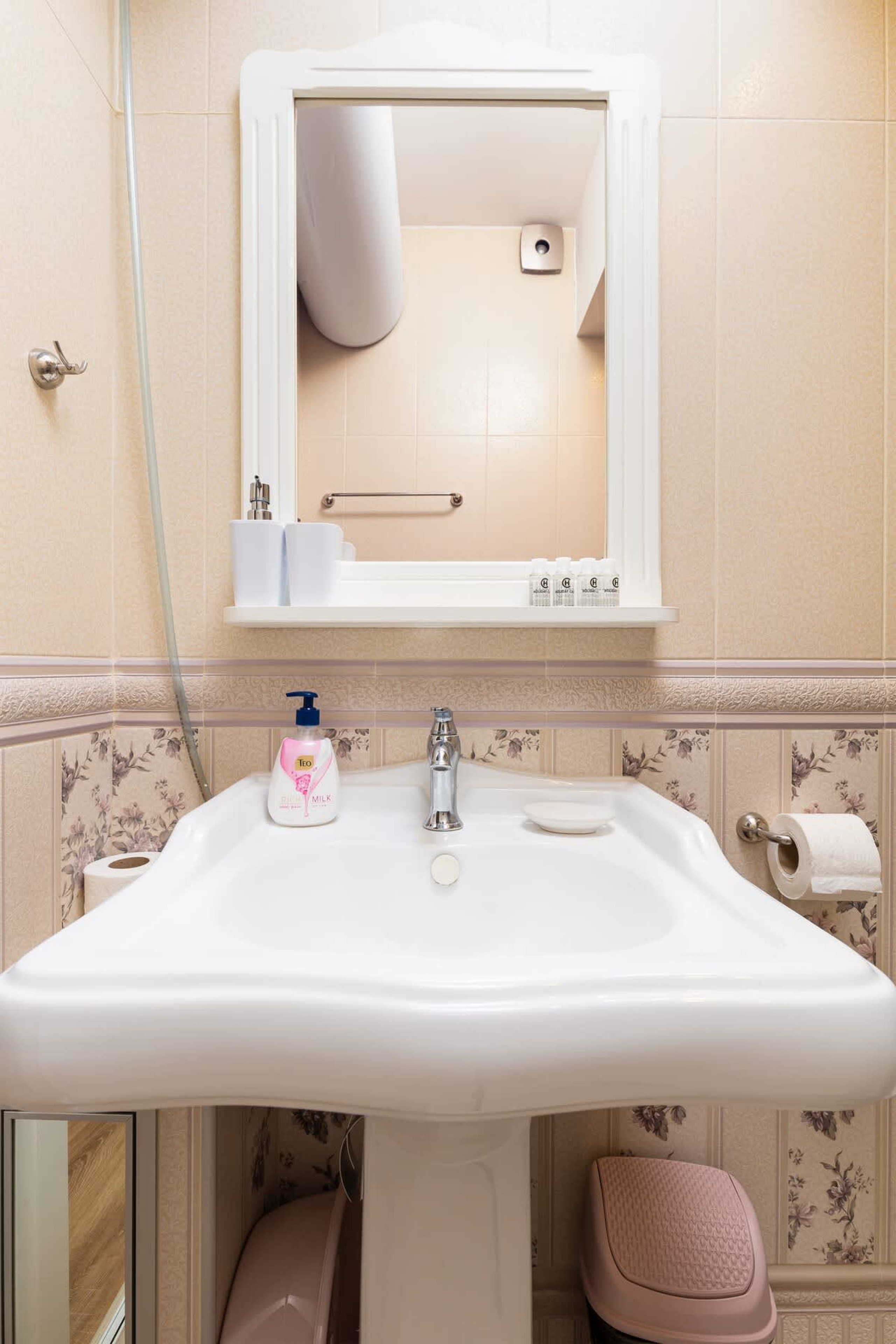 Scoutaround White Logo