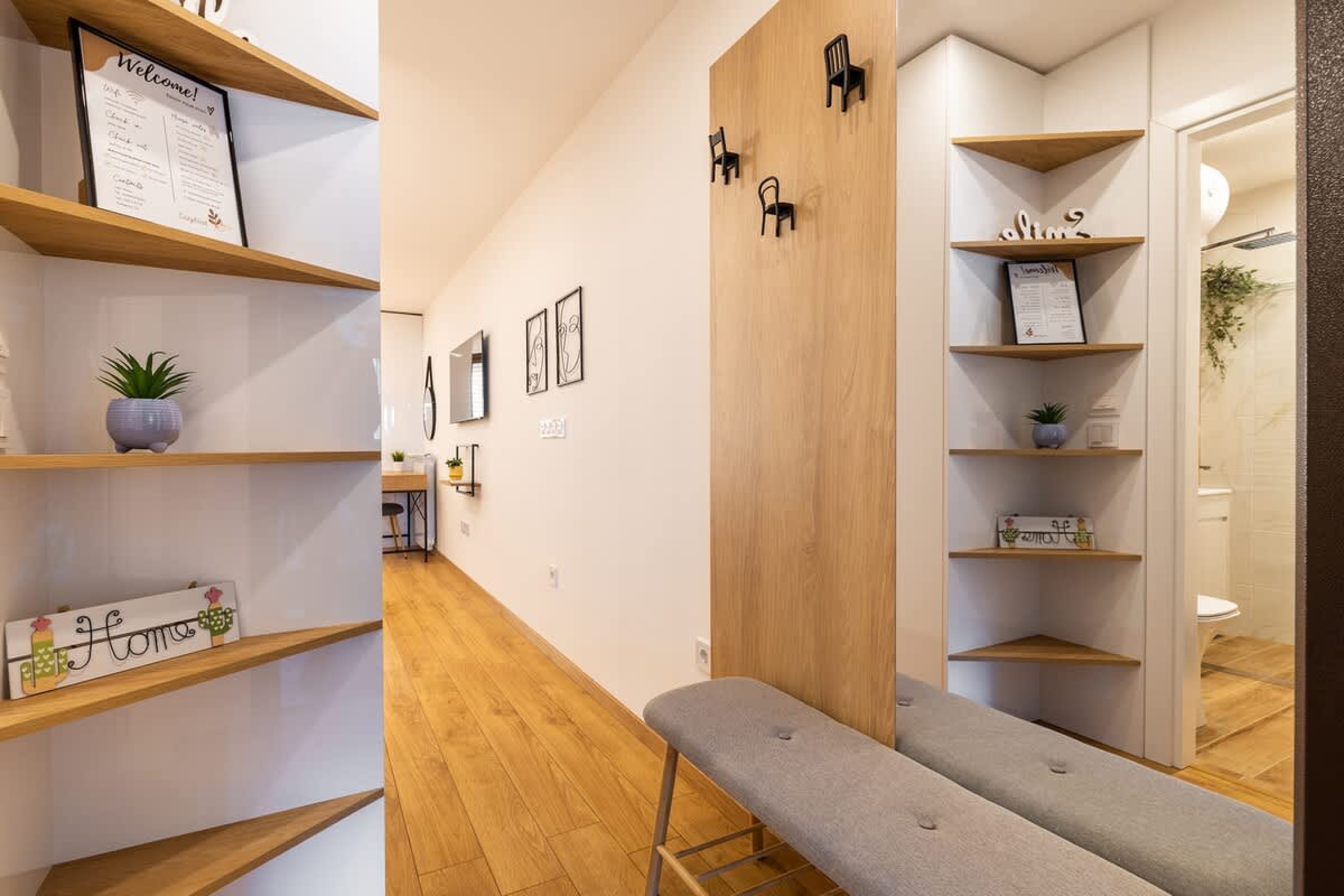 Scoutaround White Logo