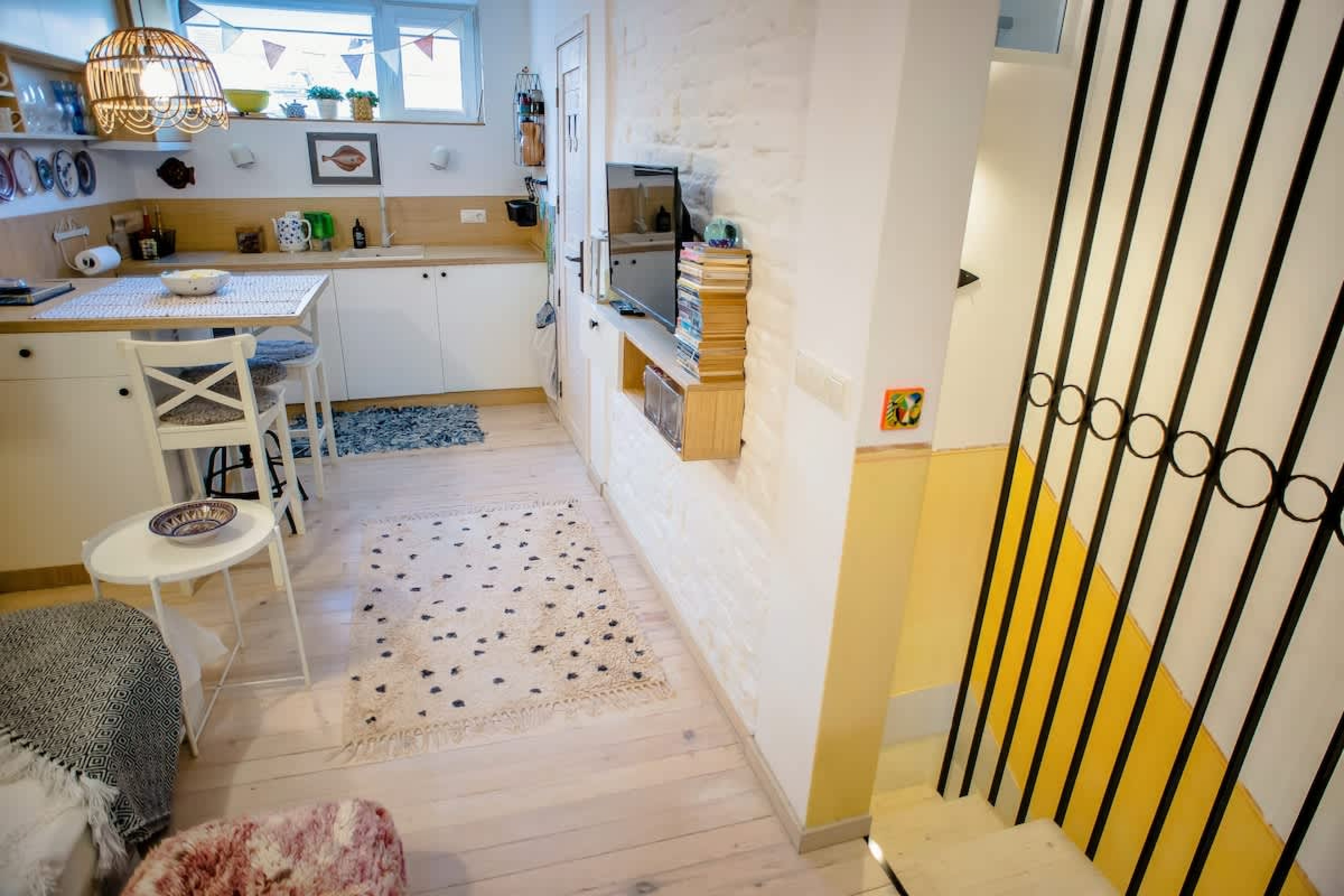 Scoutaround White Logo