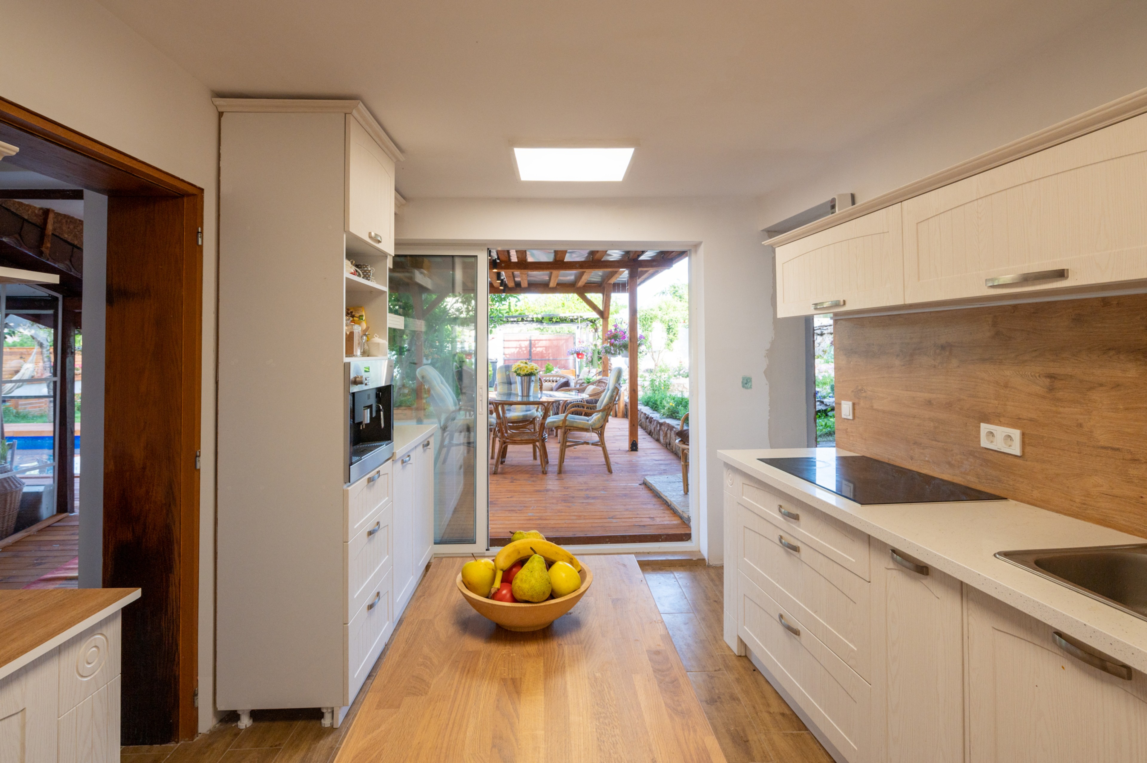 Scoutaround White Logo