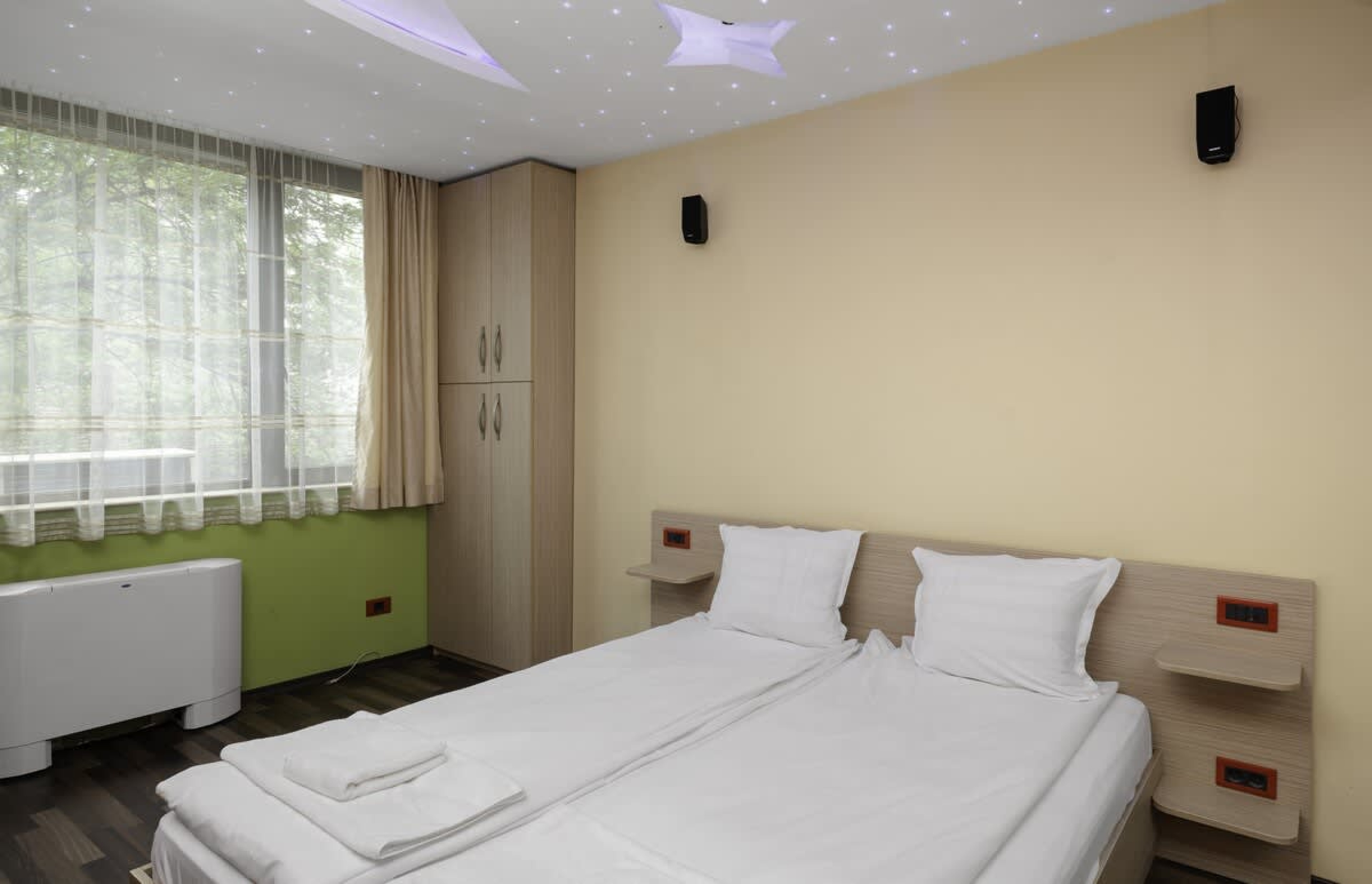 Scoutaround White Logo