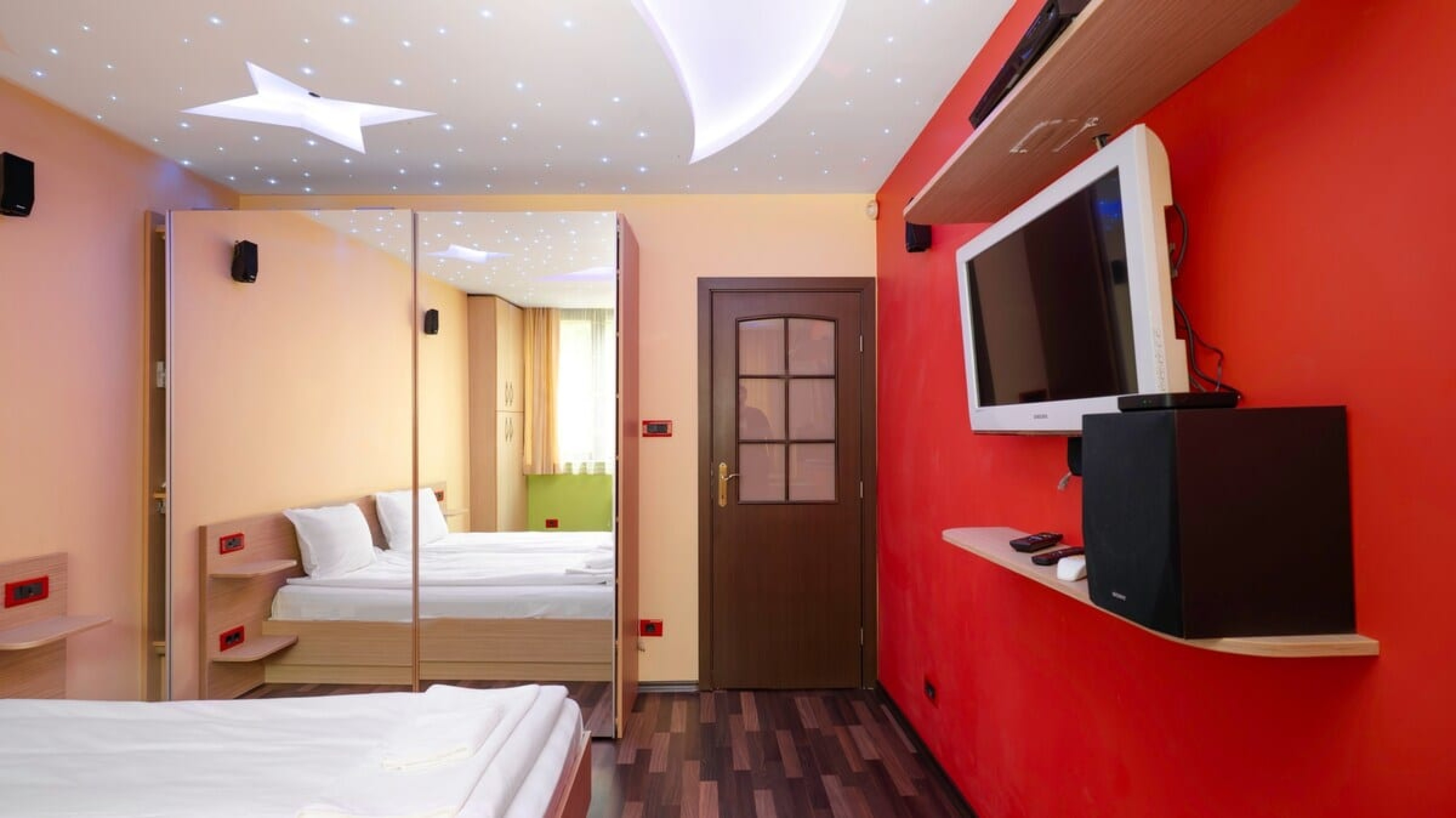 Scoutaround White Logo