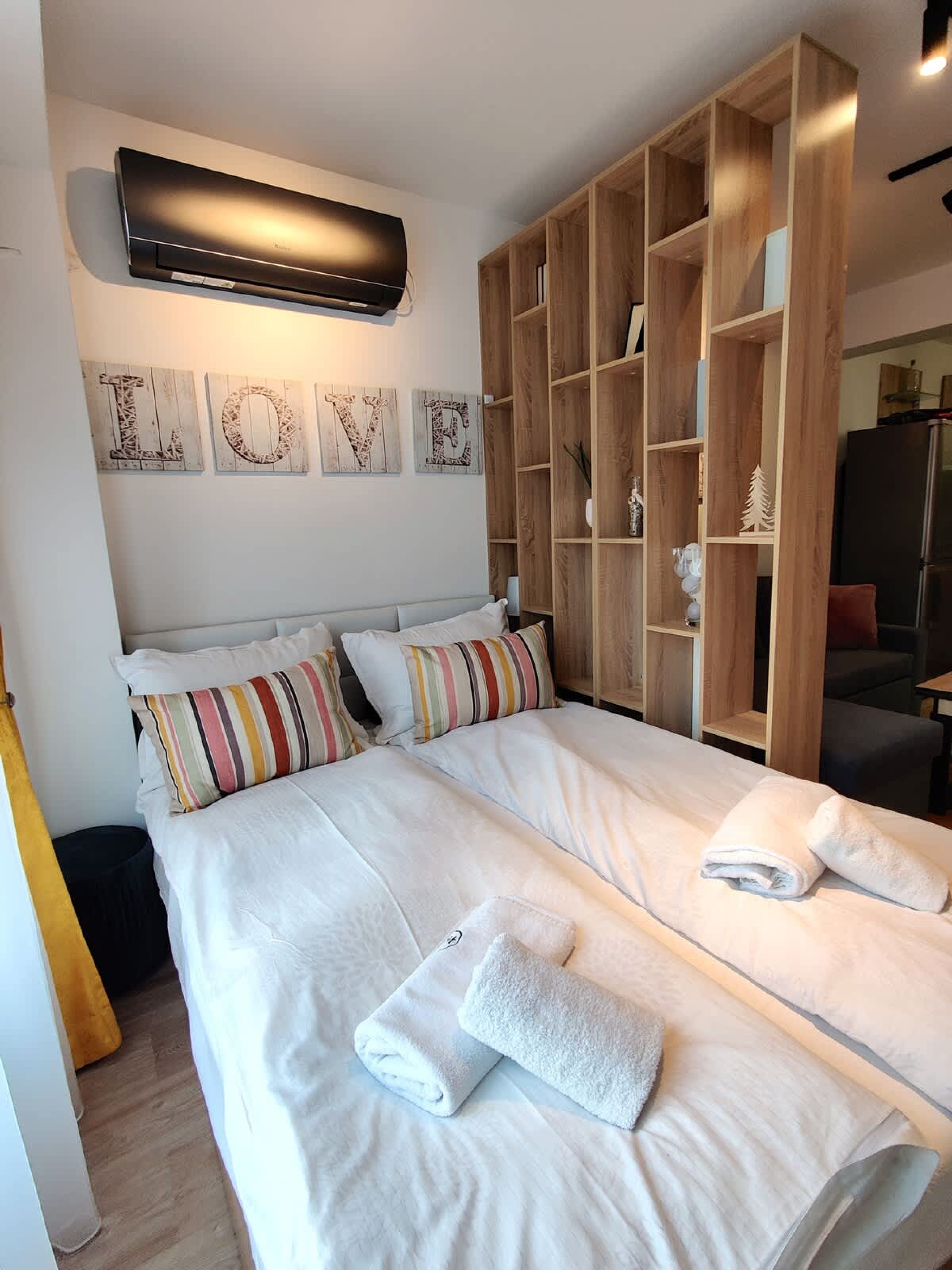 Scoutaround White Logo