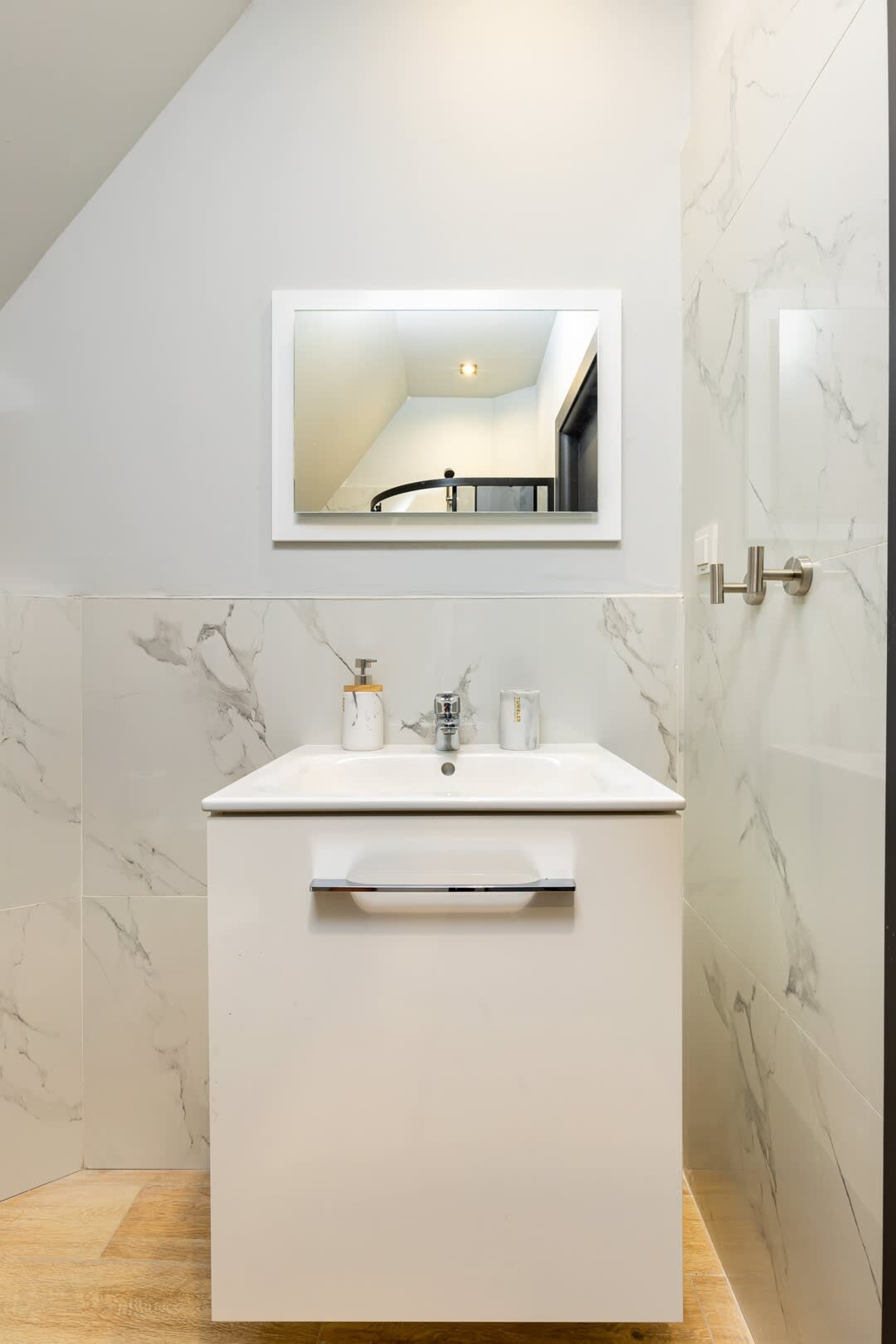 Scoutaround White Logo