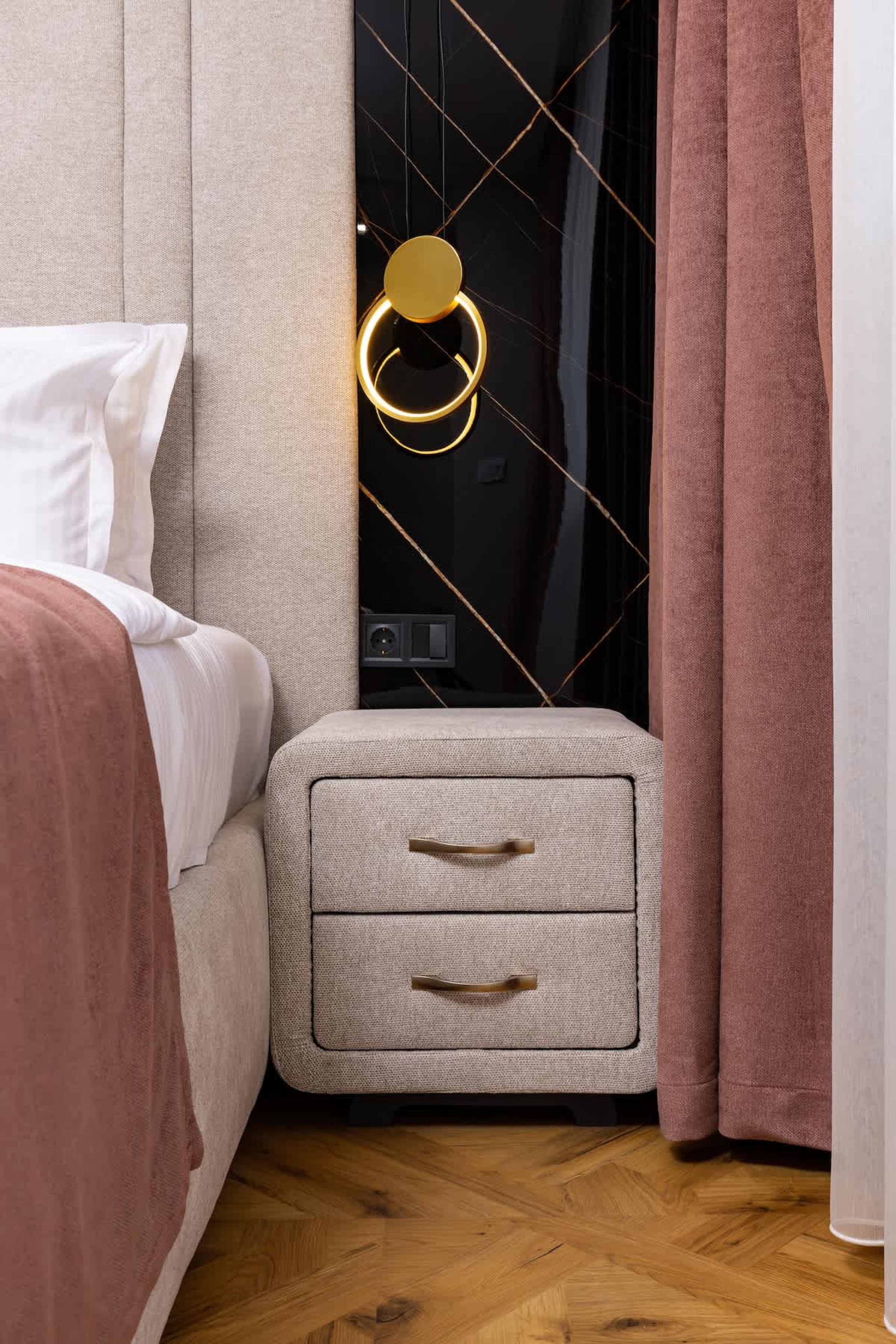 Scoutaround White Logo