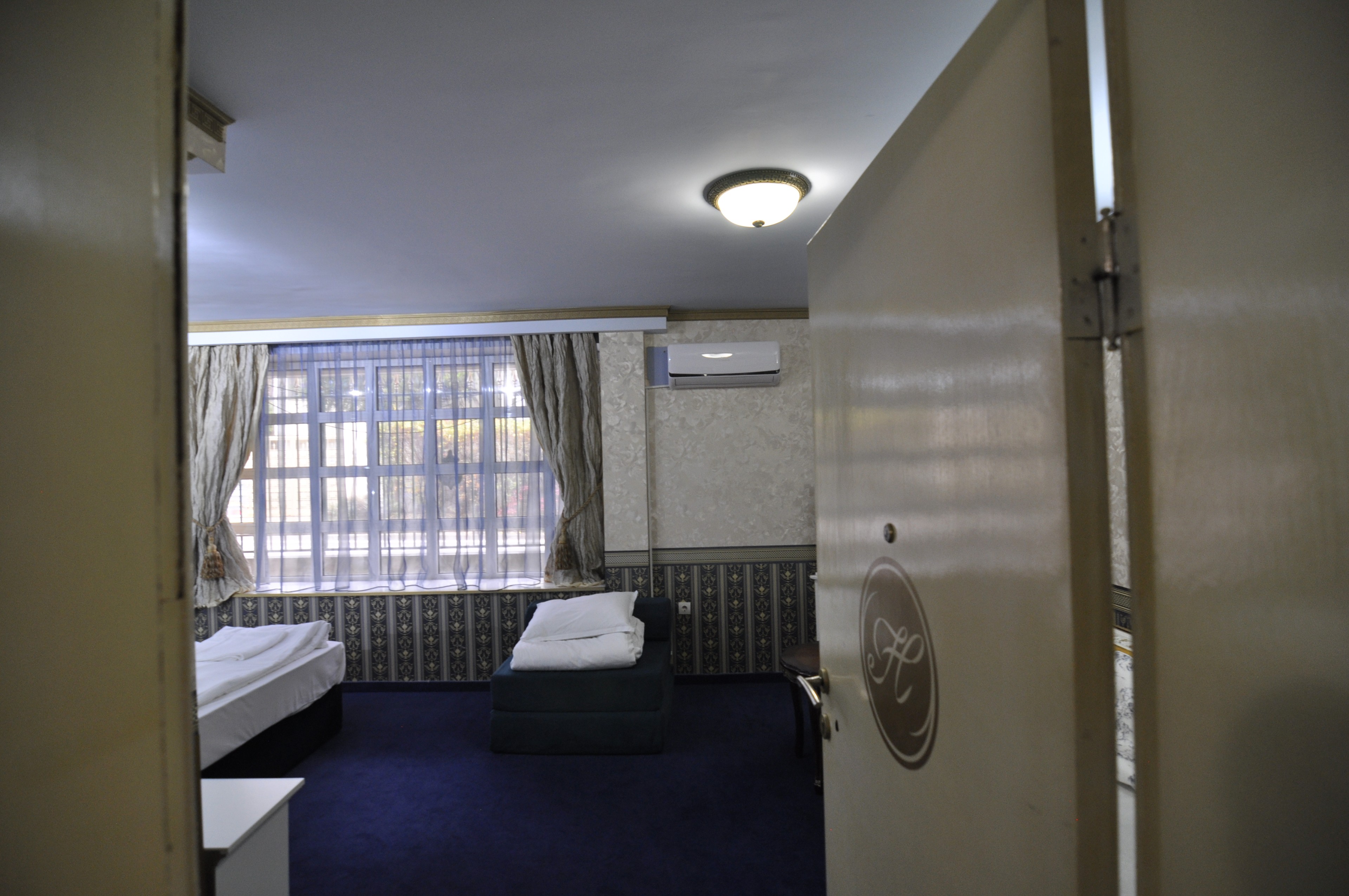 Scoutaround White Logo