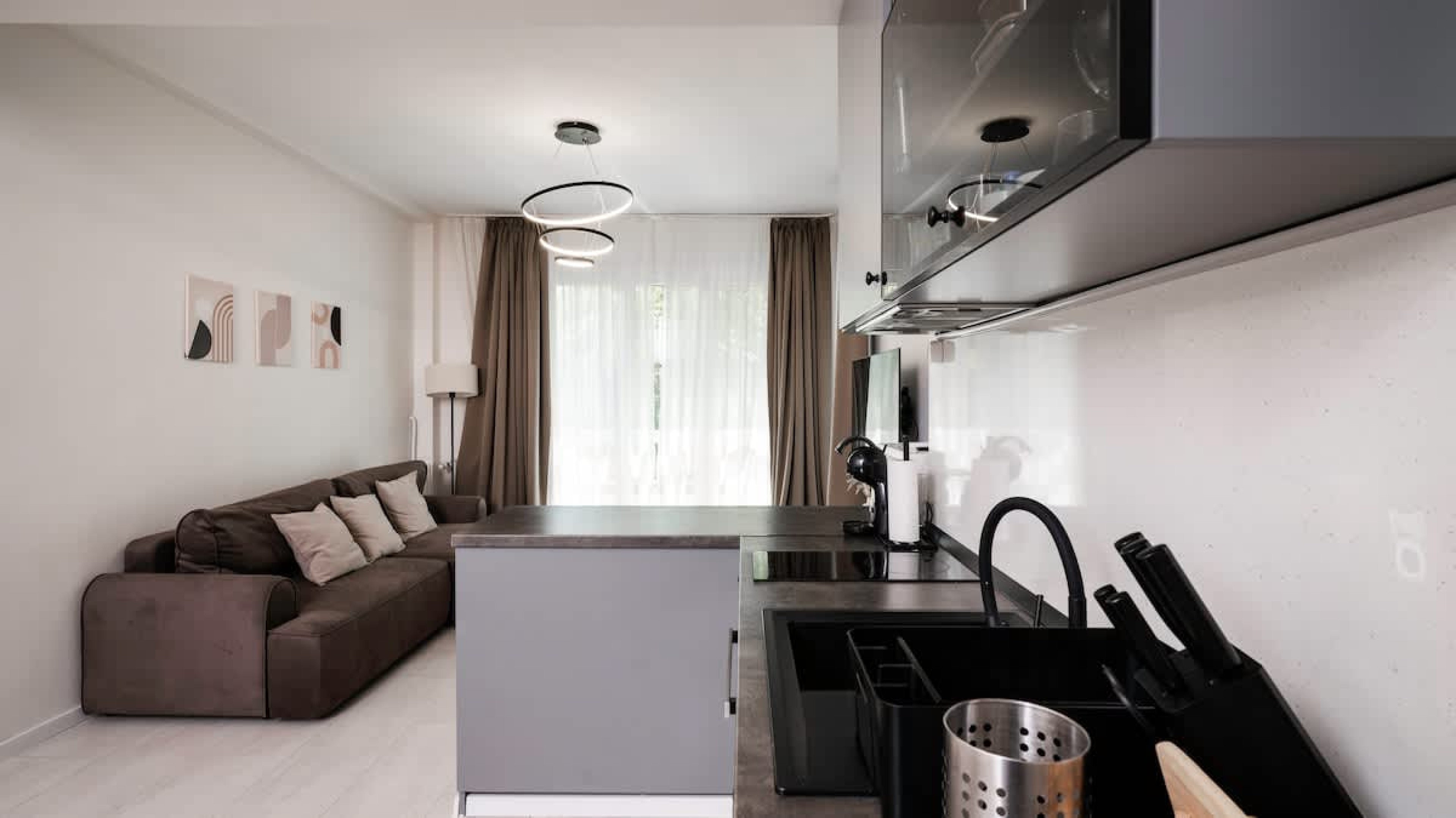 Scoutaround White Logo