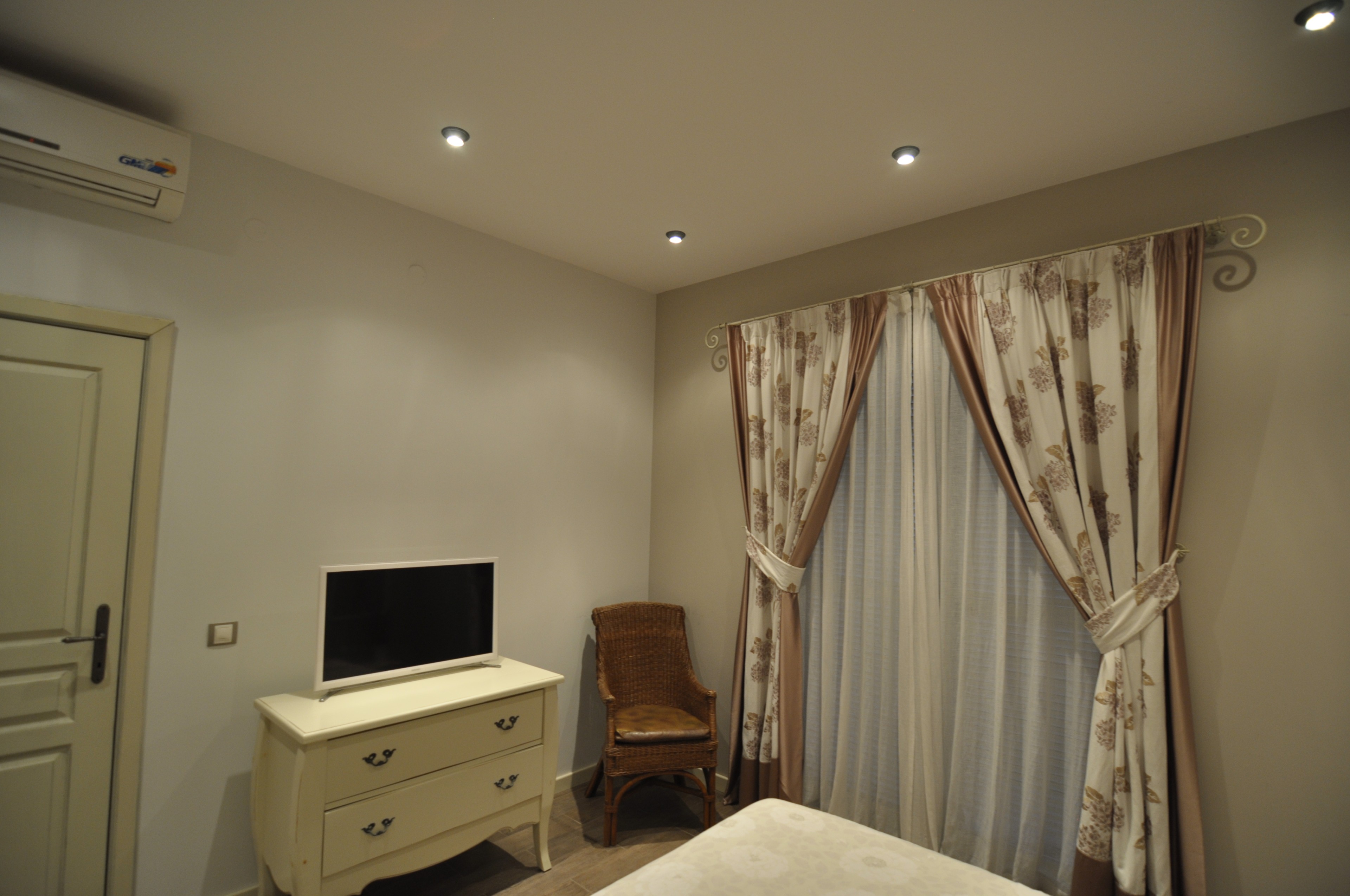 Scoutaround White Logo