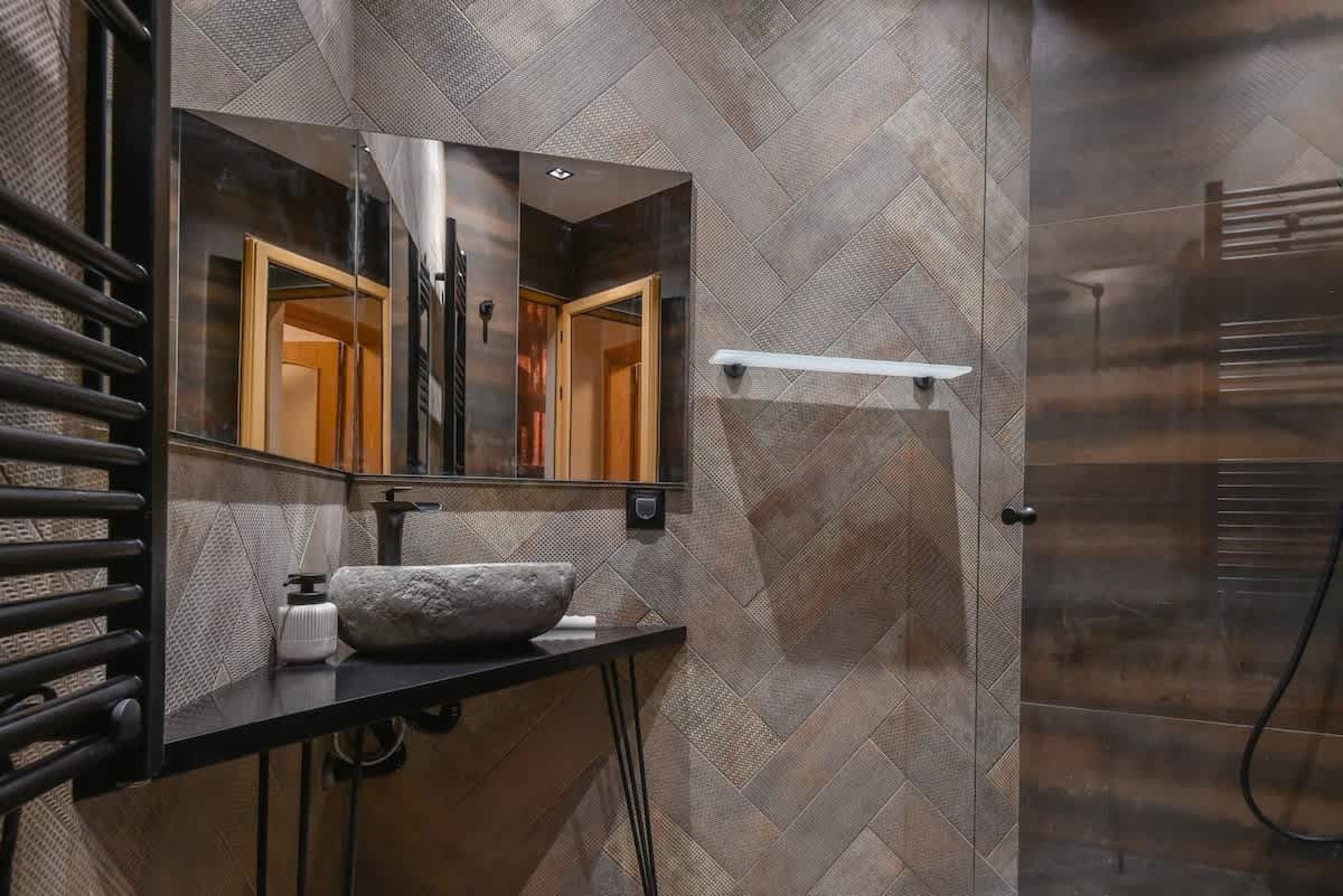 Scoutaround White Logo