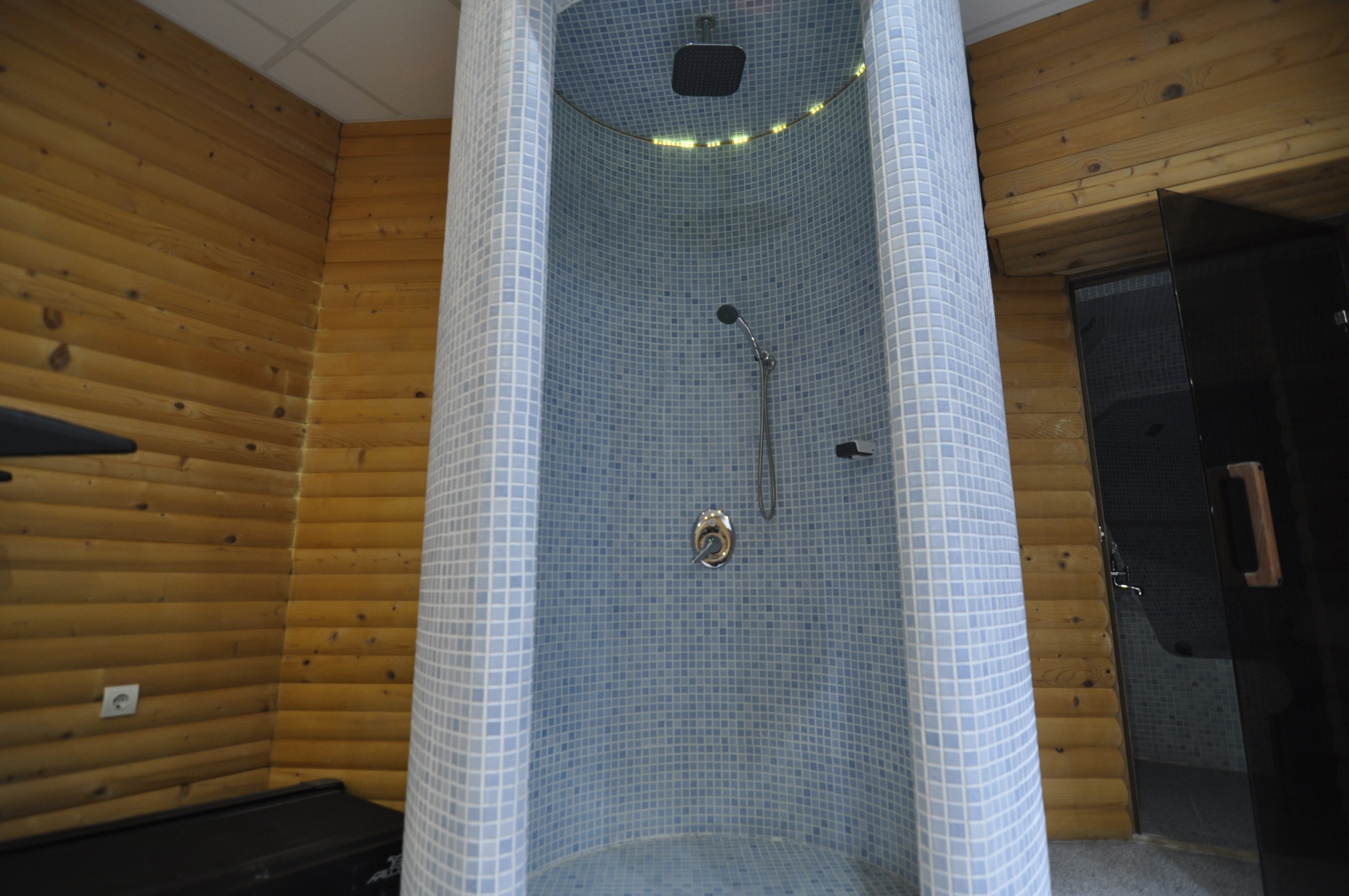 Scoutaround White Logo