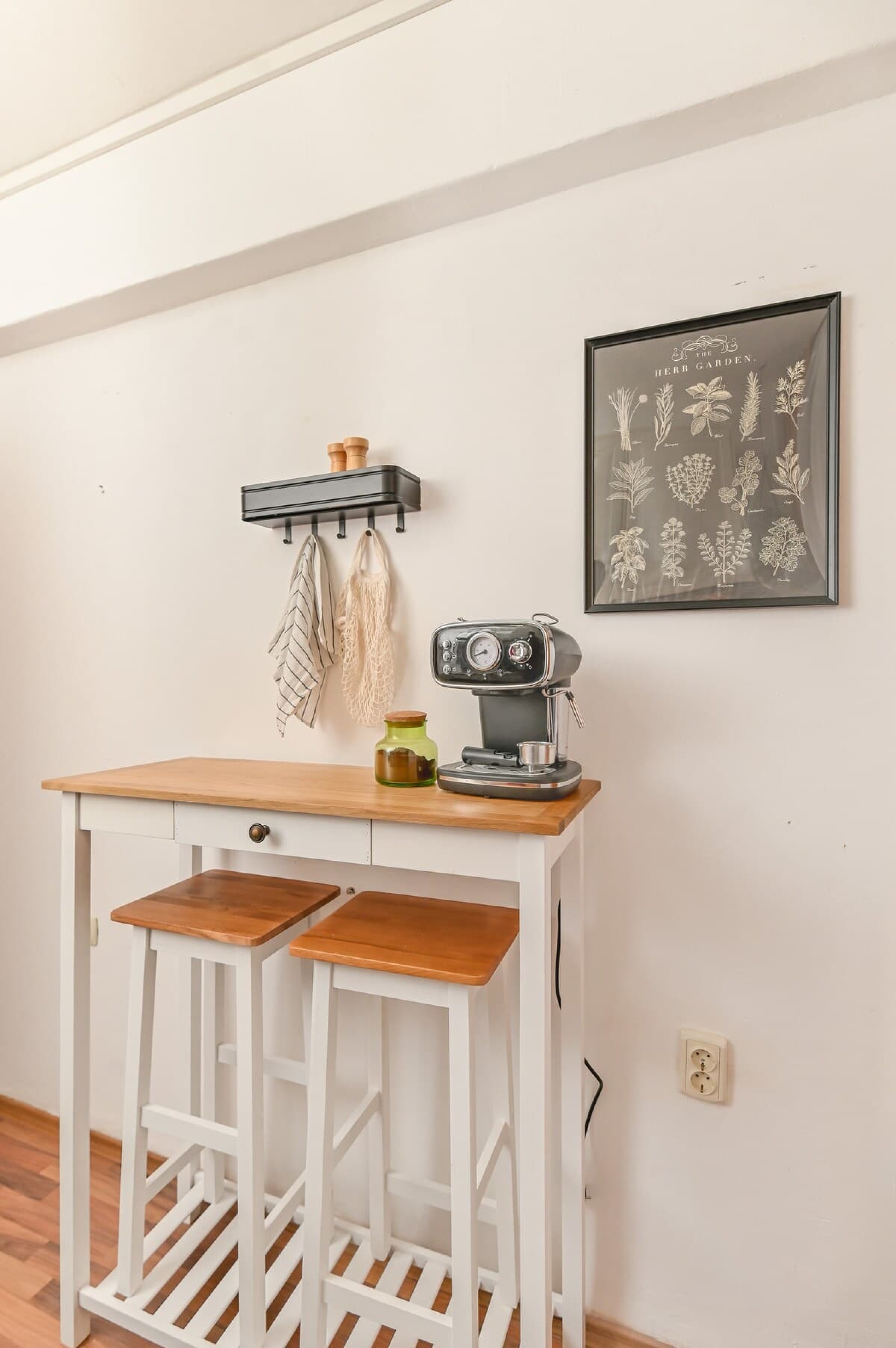 Scoutaround White Logo