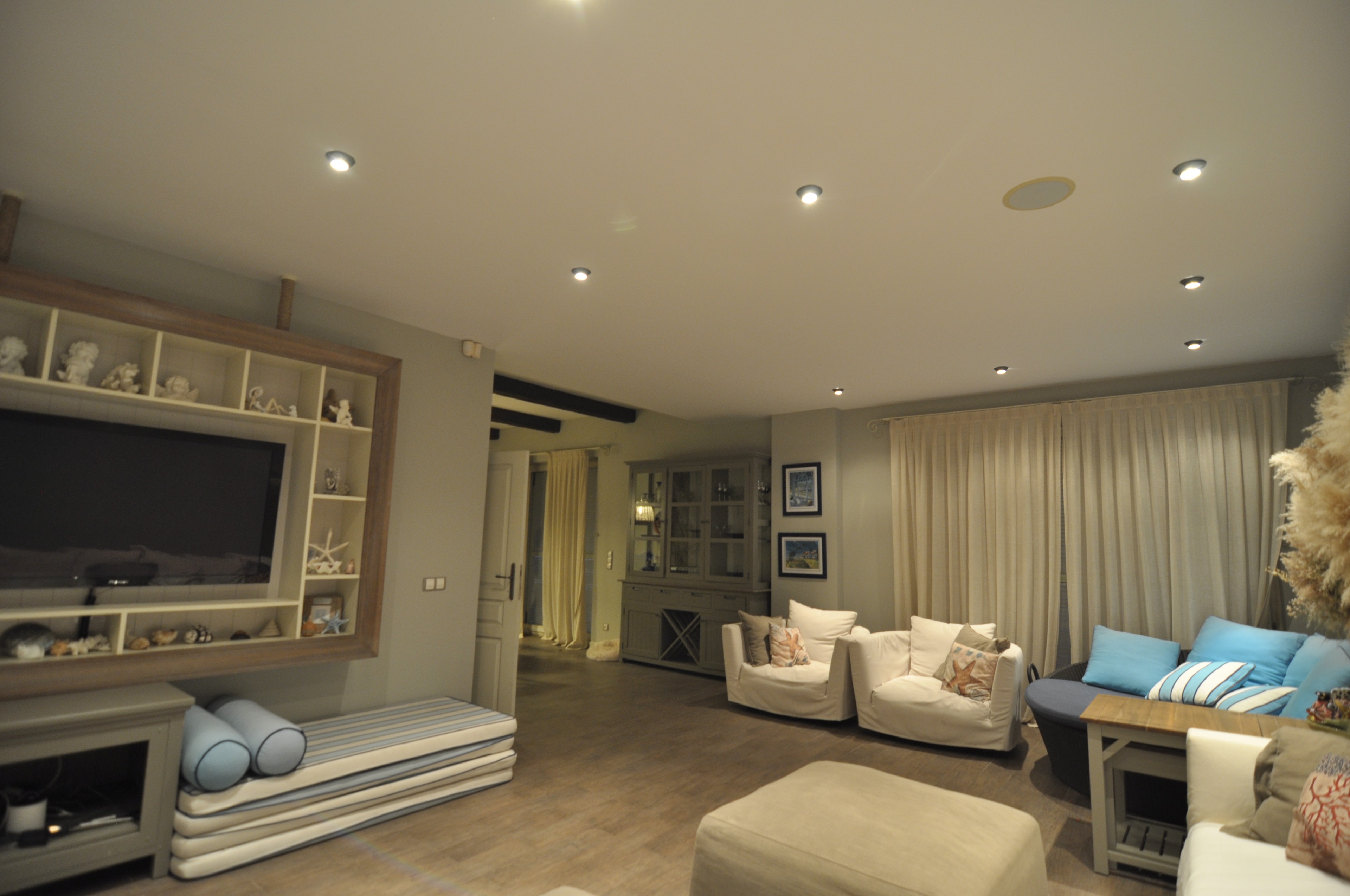 Scoutaround White Logo