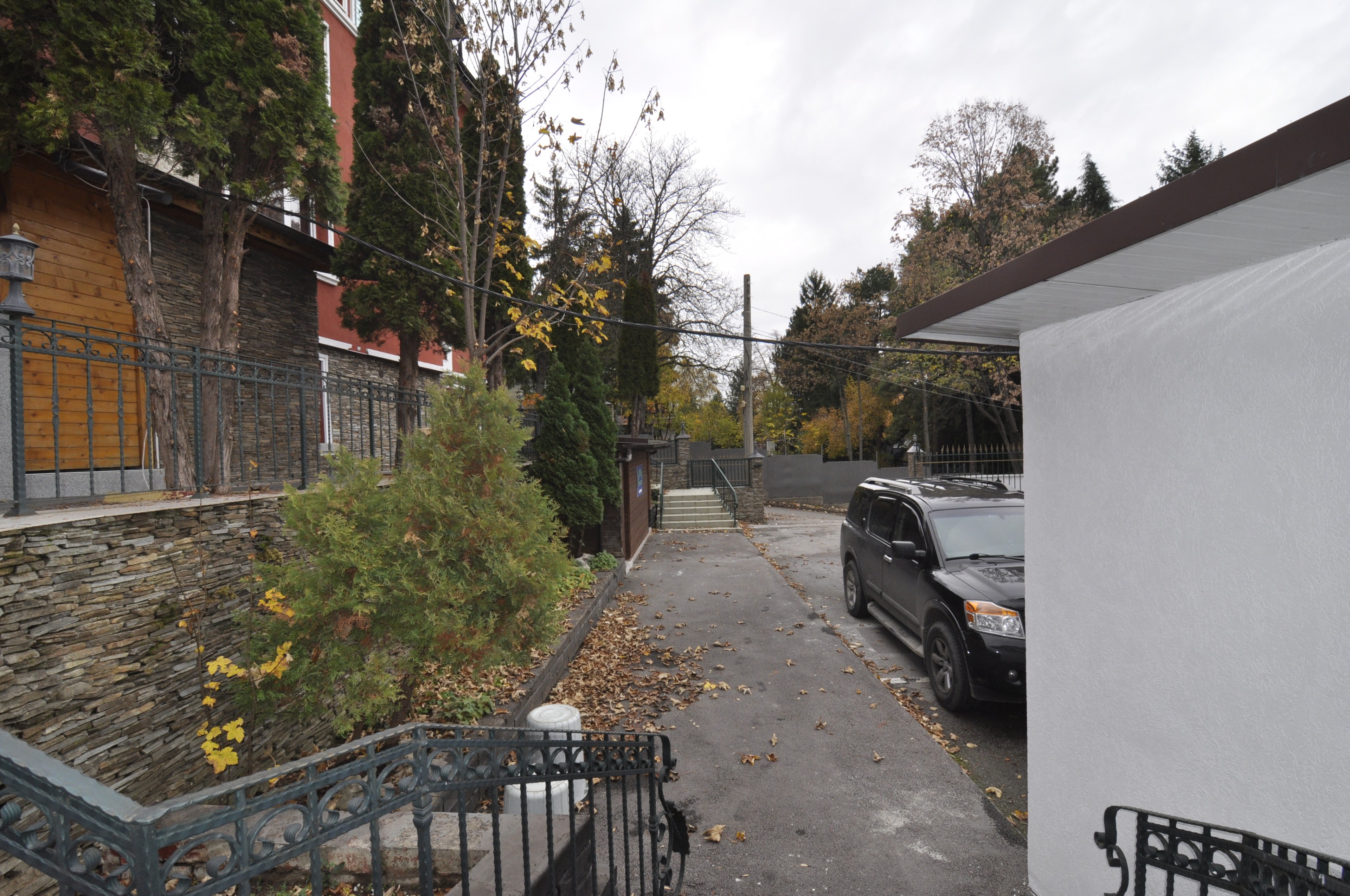 Scoutaround White Logo