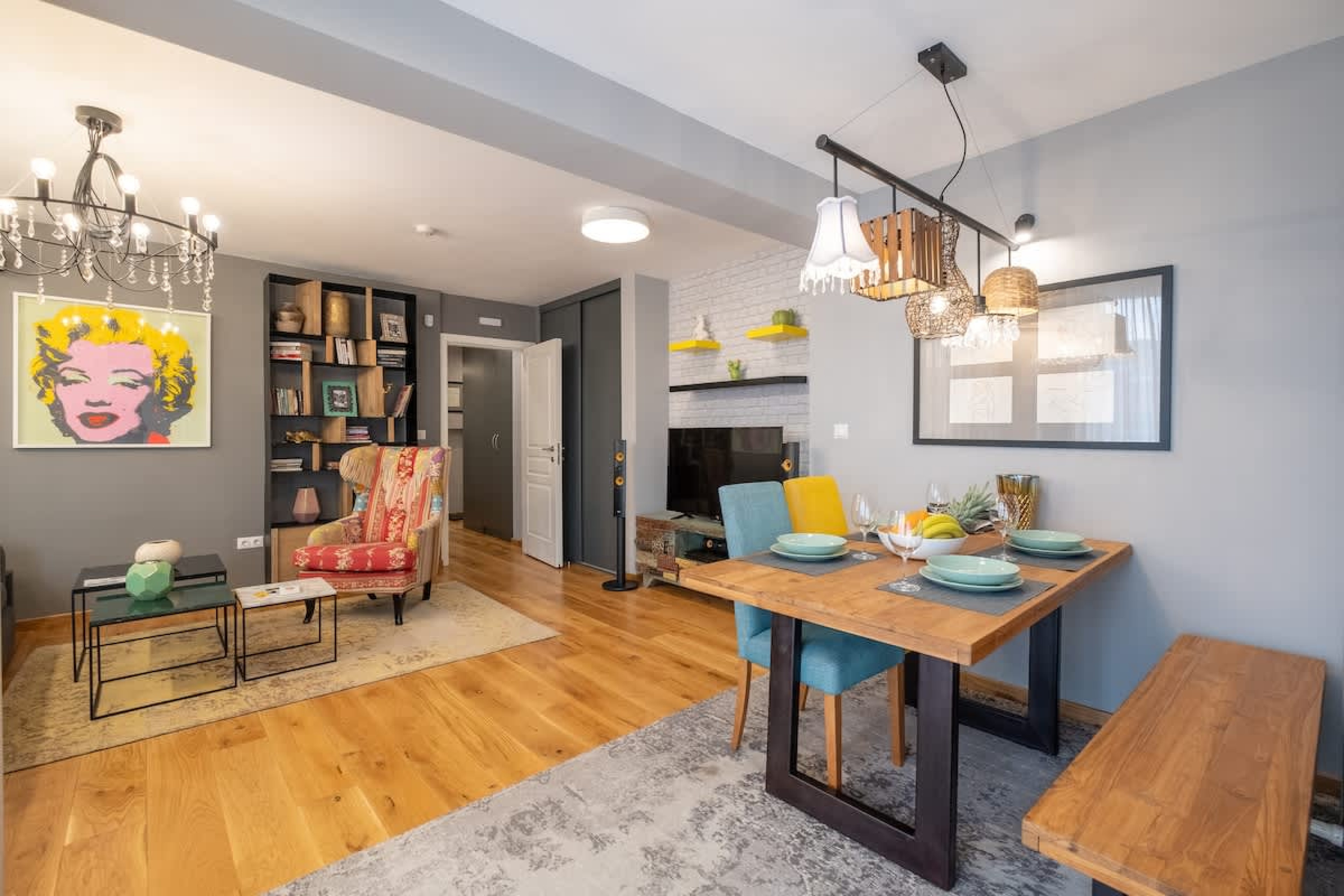 High-end Designer 2BR Aprt + Lift&amp;Balconies - Photo 10