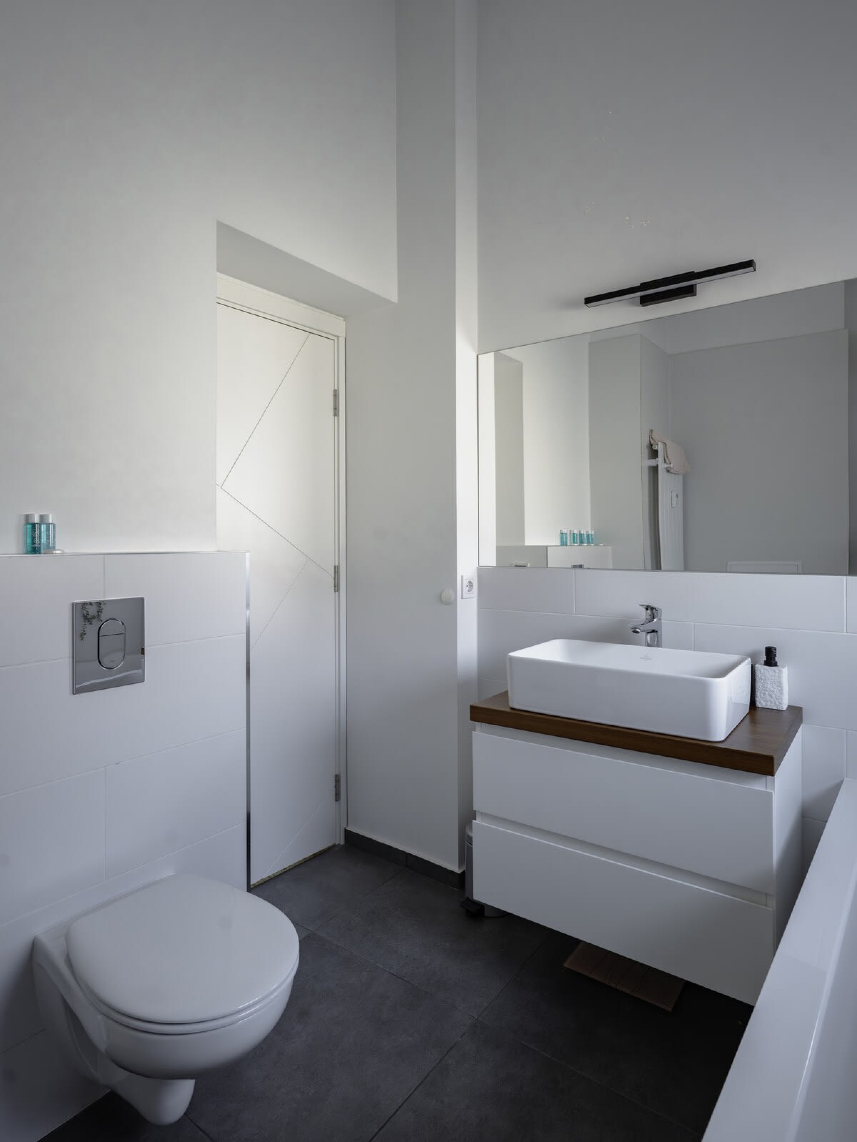 Scoutaround White Logo