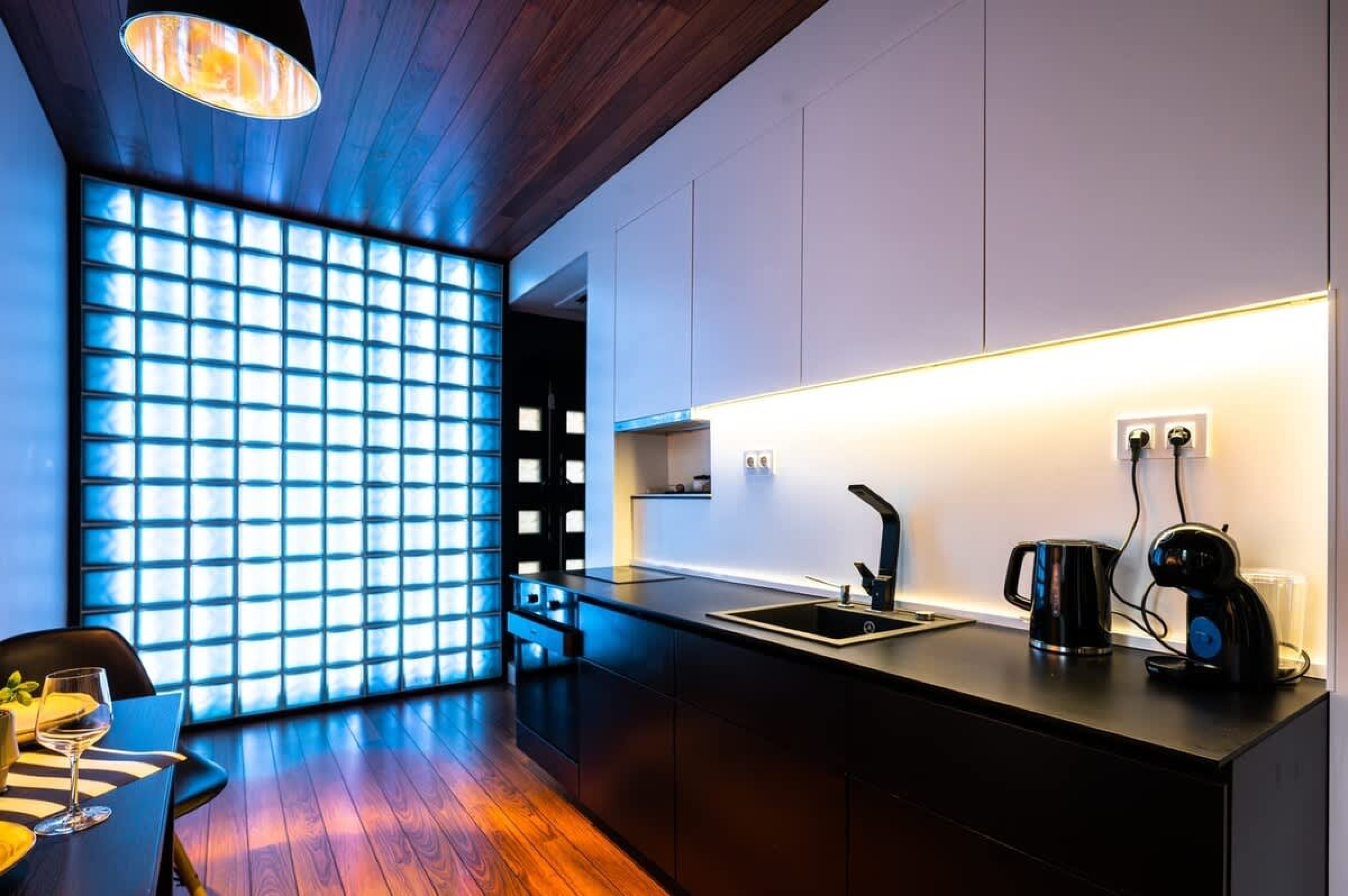 Scoutaround White Logo