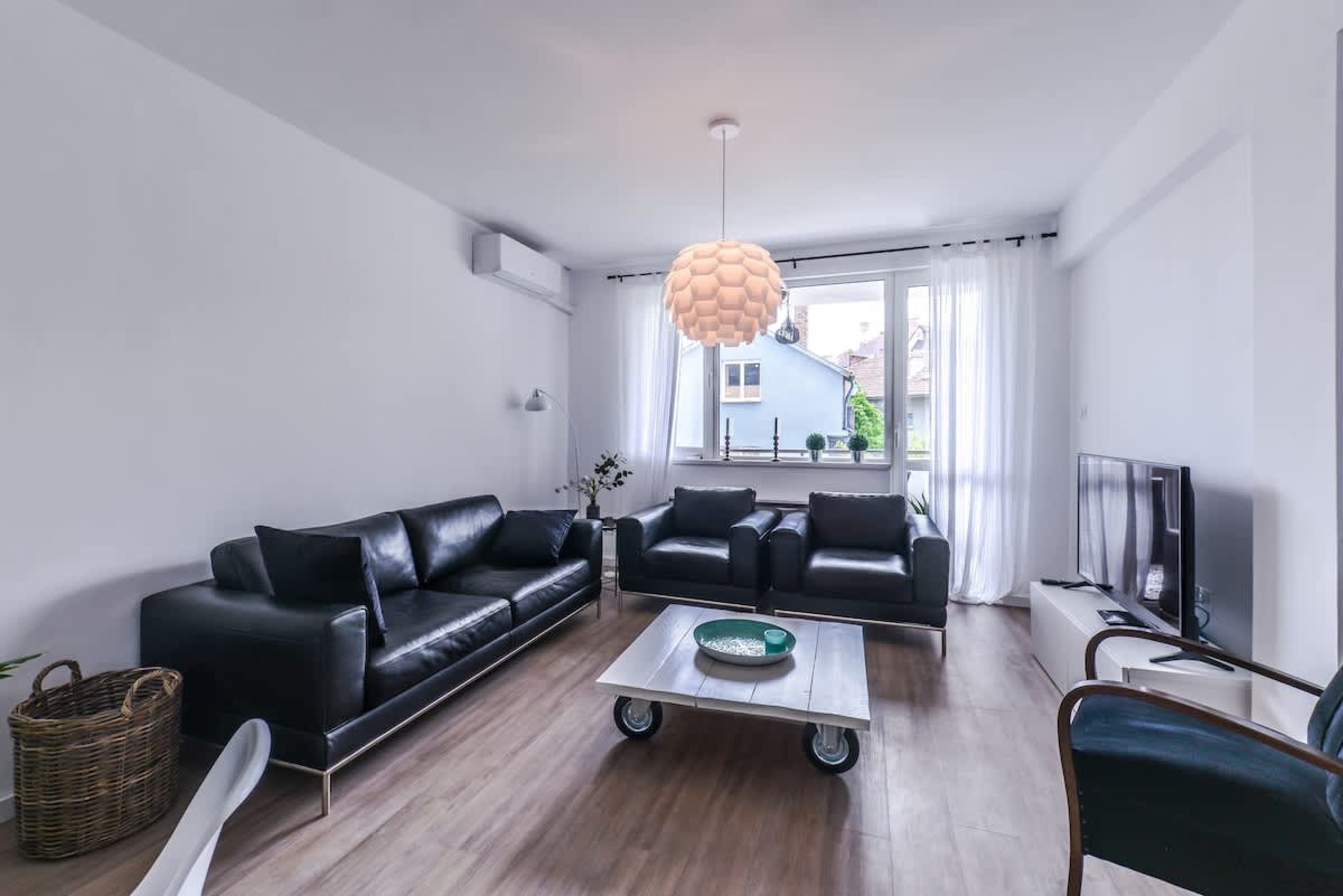 Scoutaround White Logo