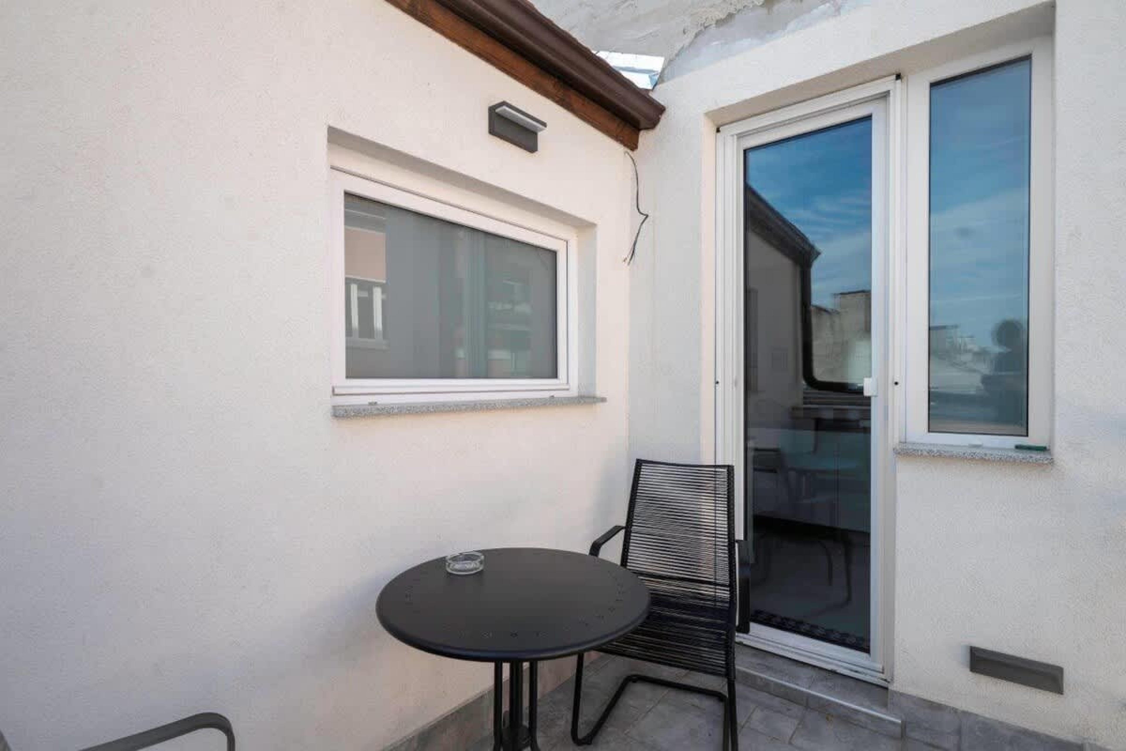 Scoutaround White Logo