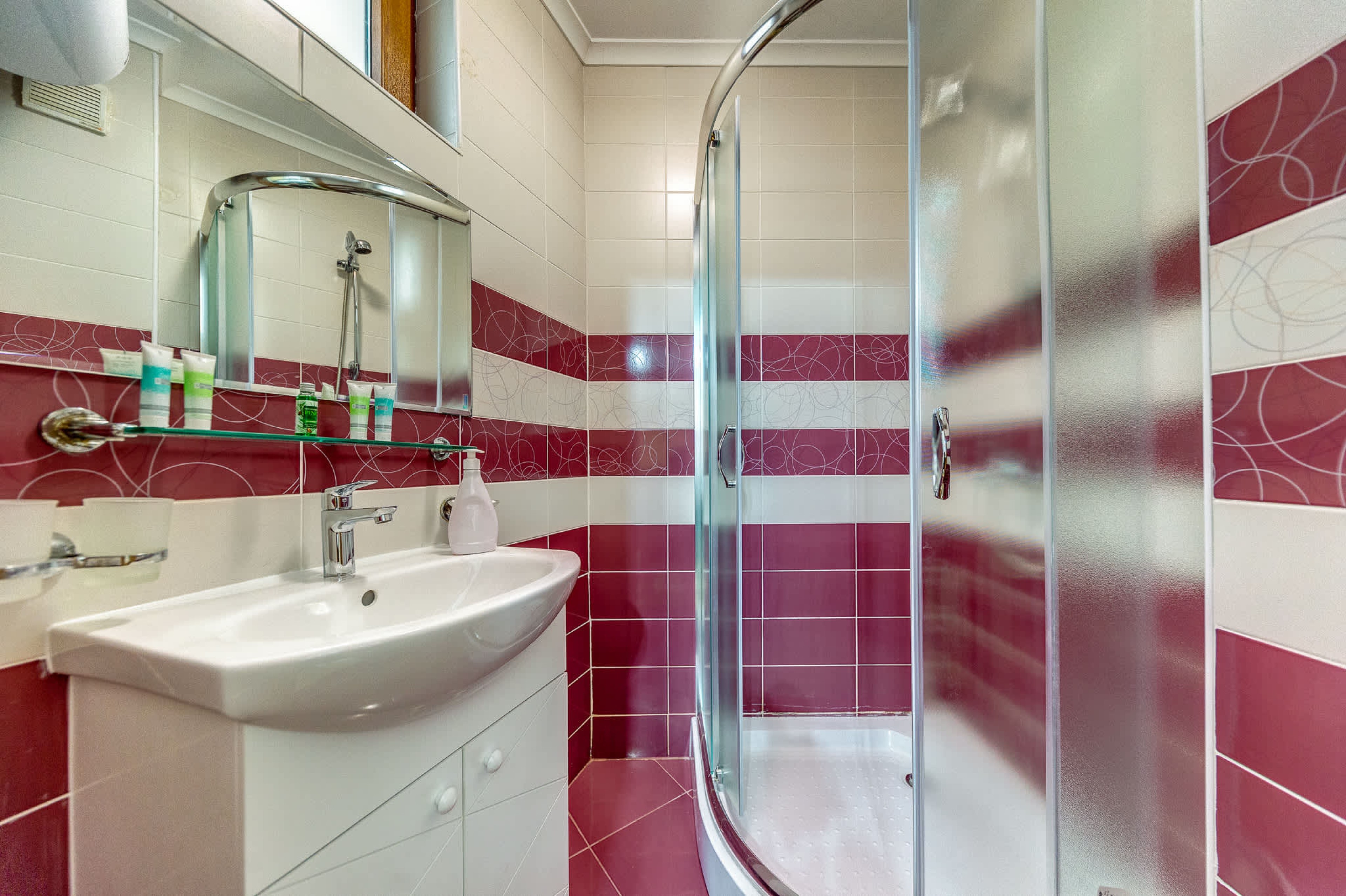 Scoutaround White Logo