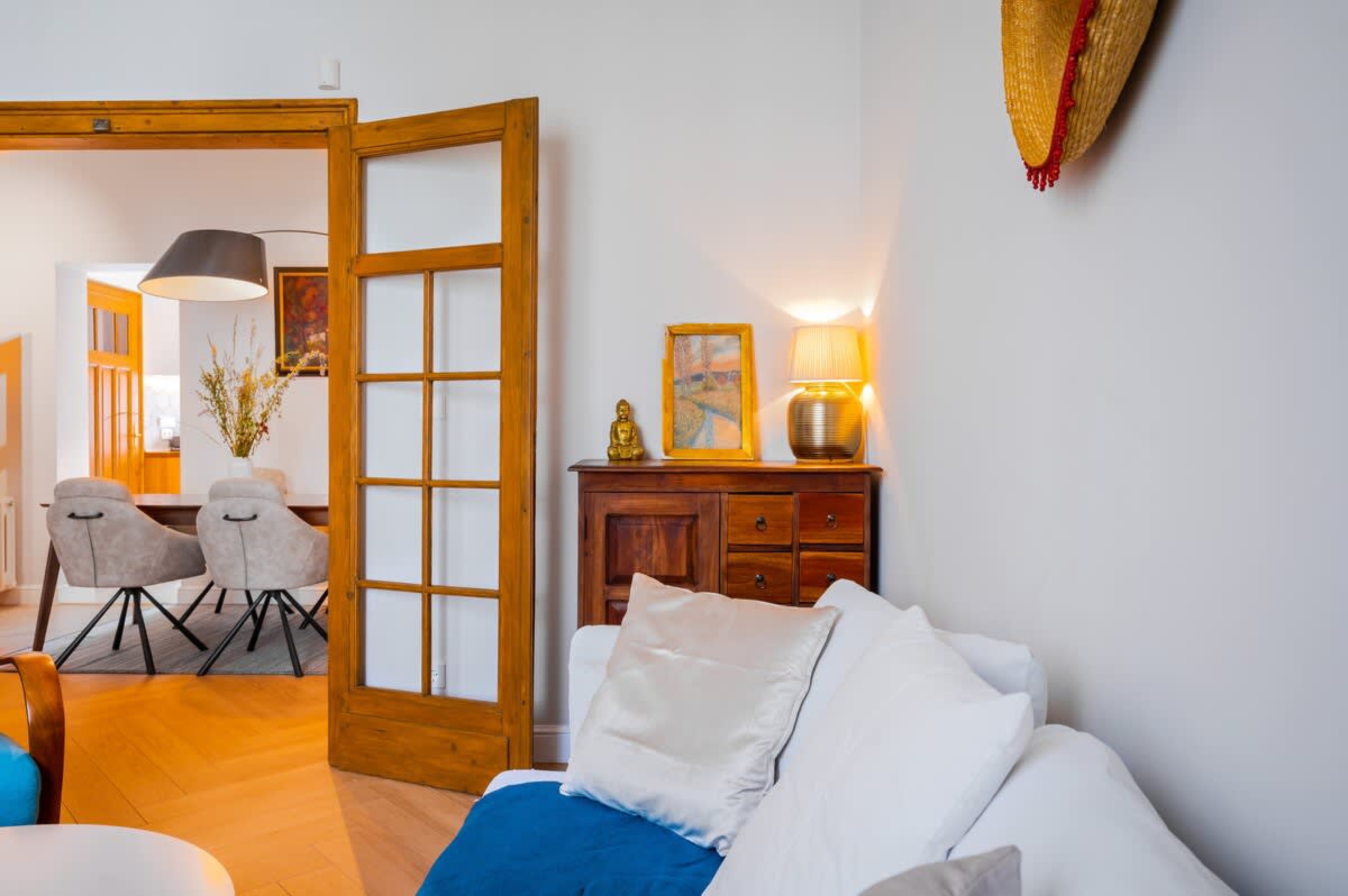 Scoutaround White Logo