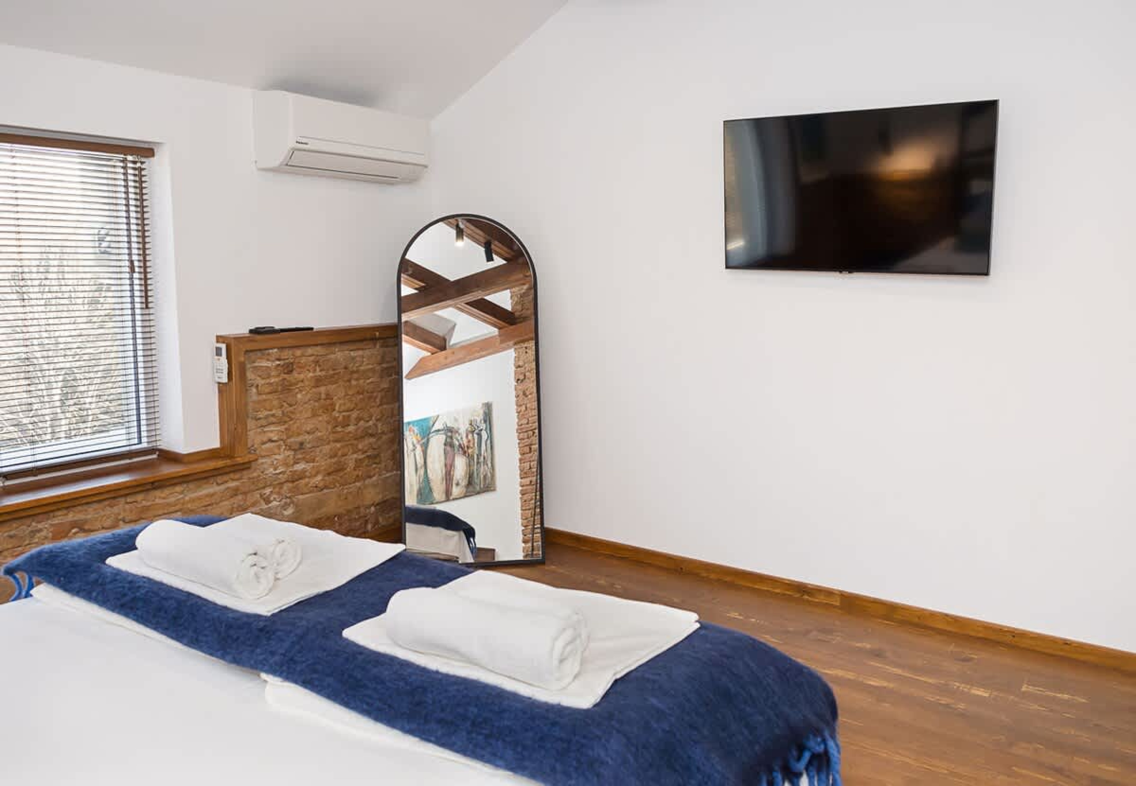 Scoutaround White Logo