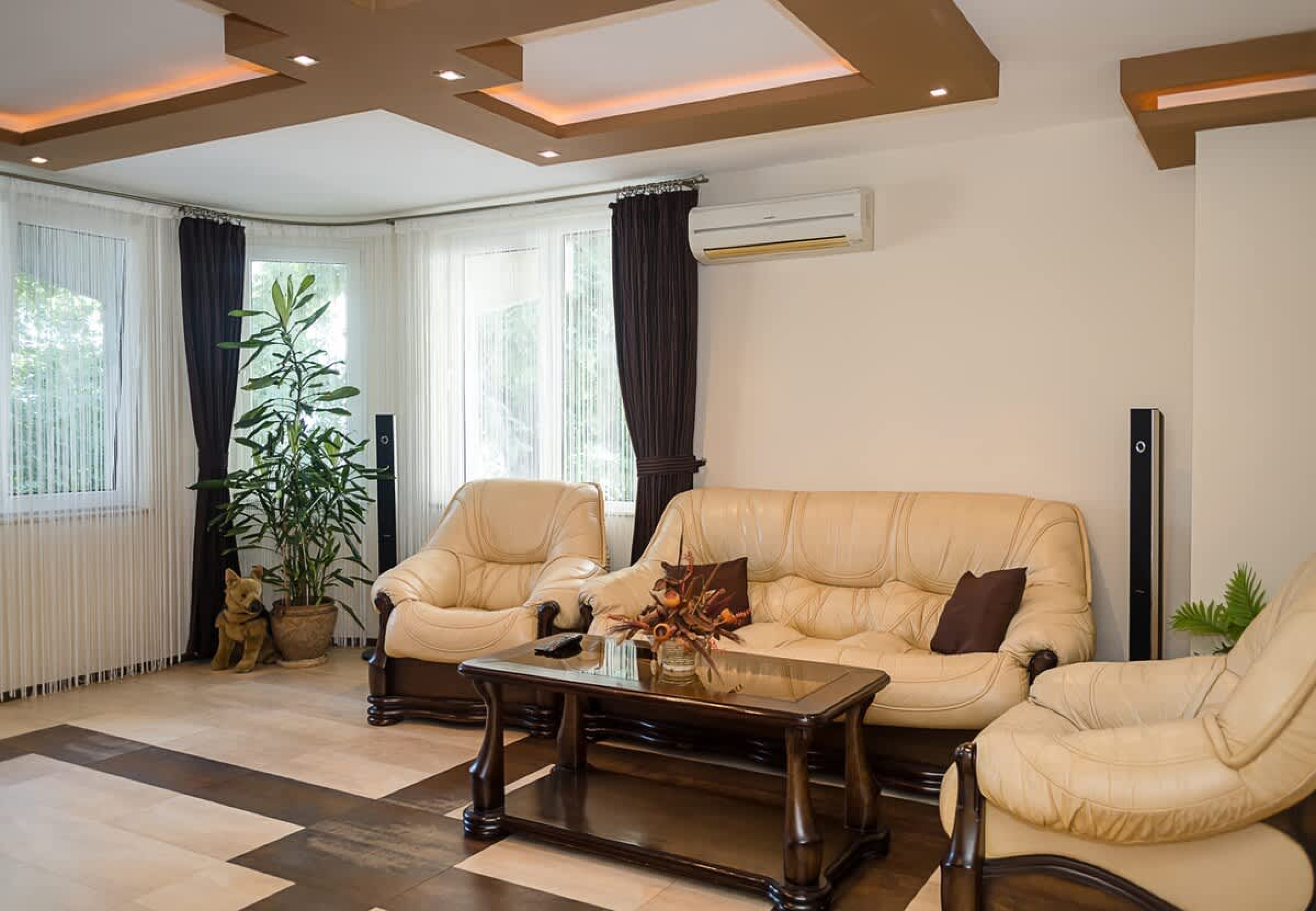 Bright &amp; Spacious 2-Bedroom Flat in Central Varna - Cover Photo
