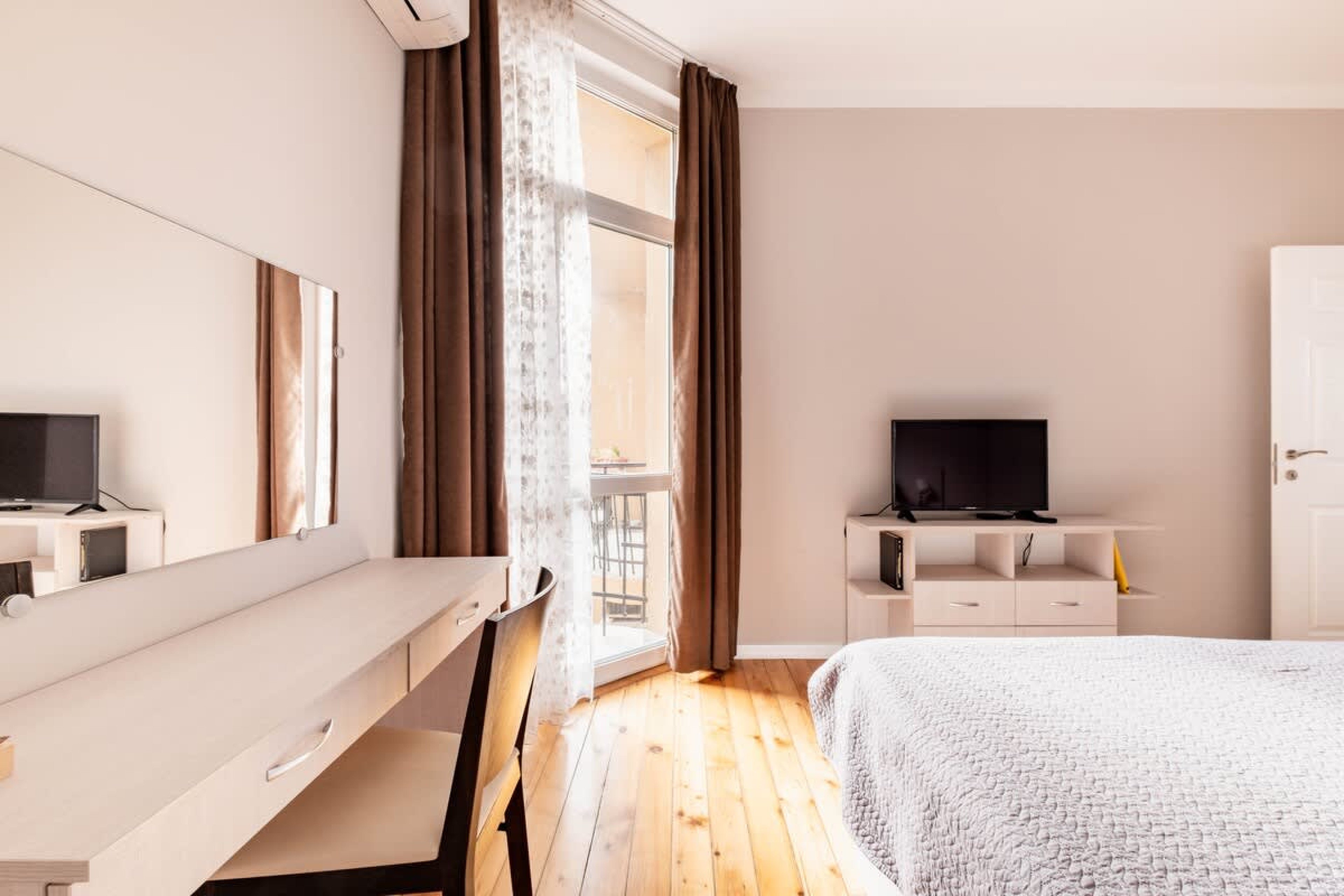 Scoutaround White Logo