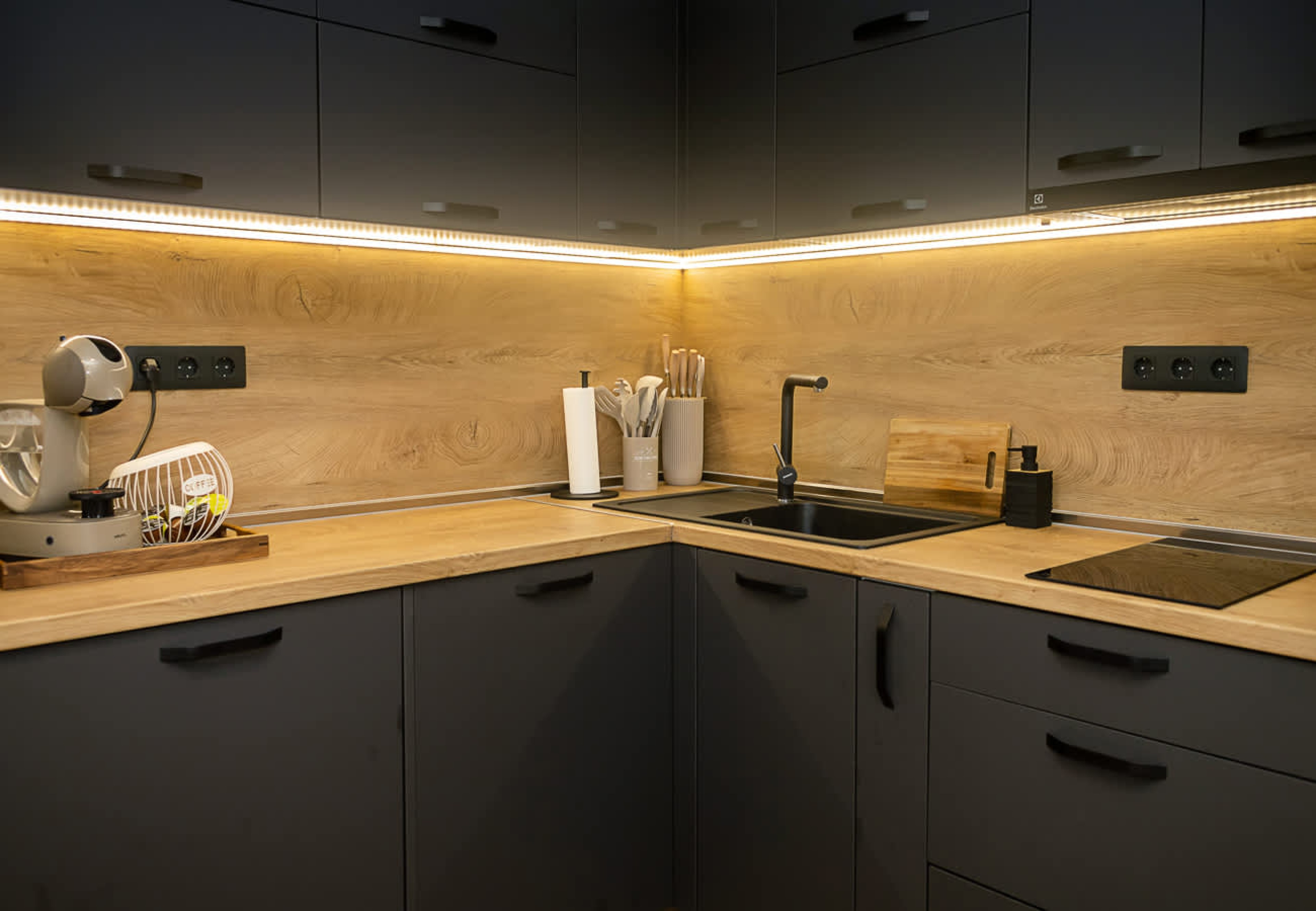 Scoutaround White Logo