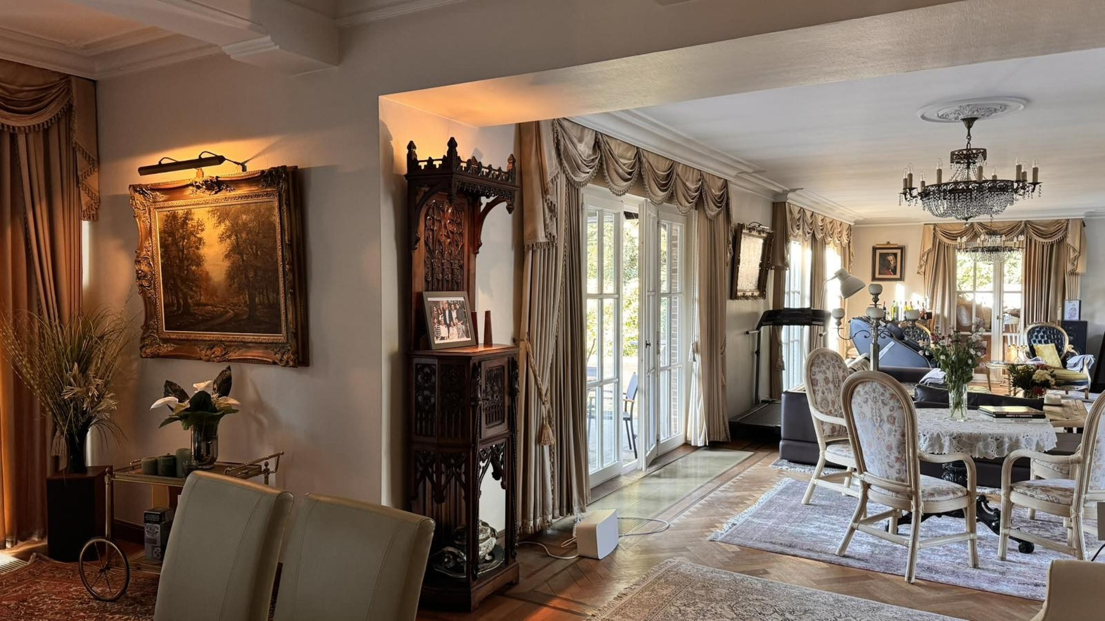 Principal reception / living room