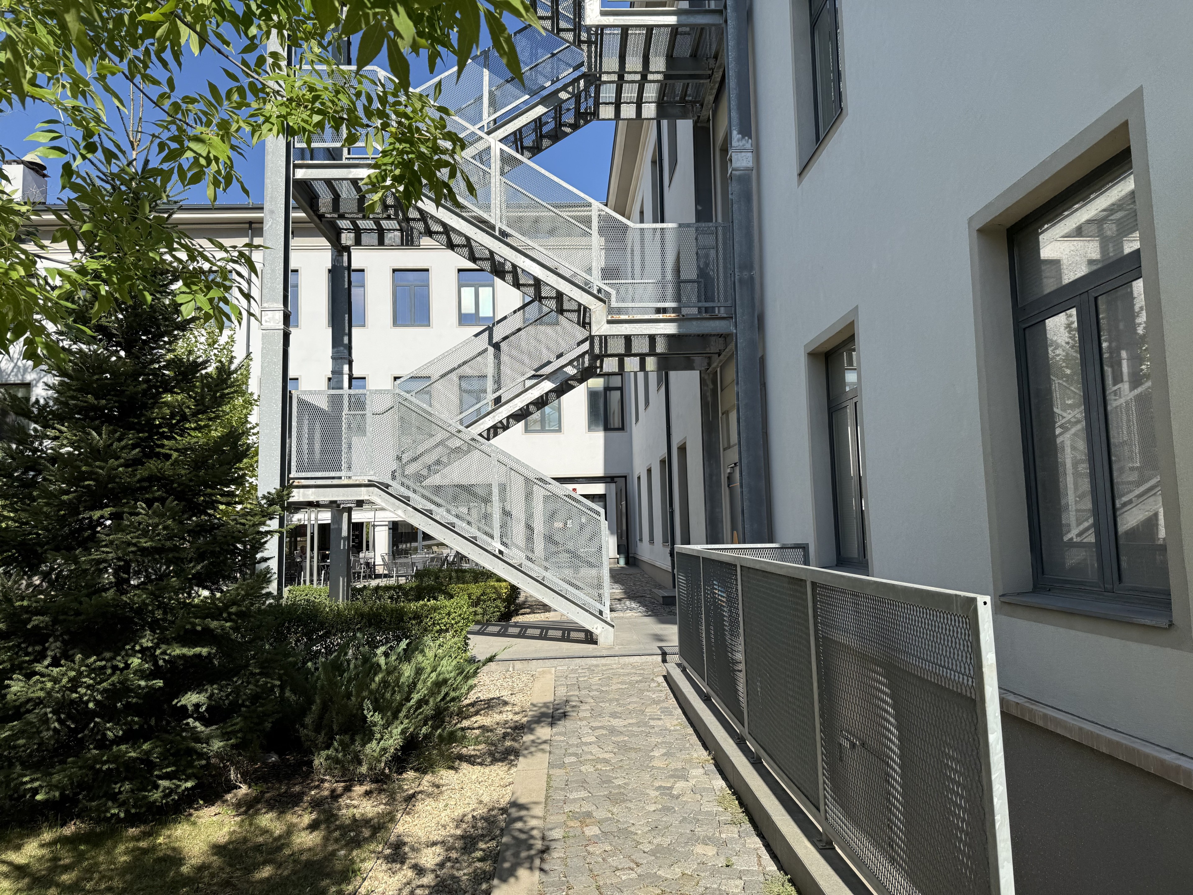 Scoutaround White Logo