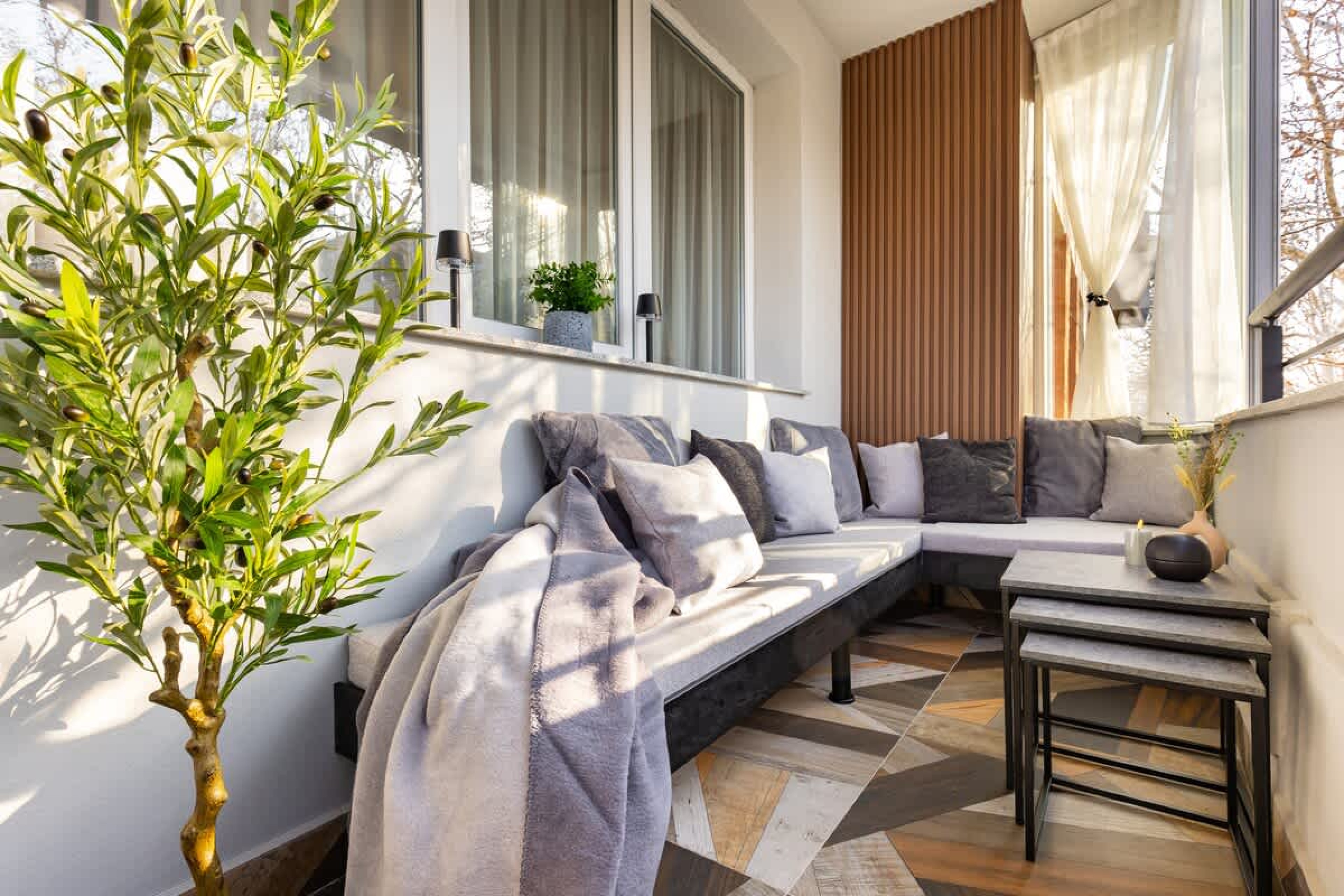 Scoutaround White Logo