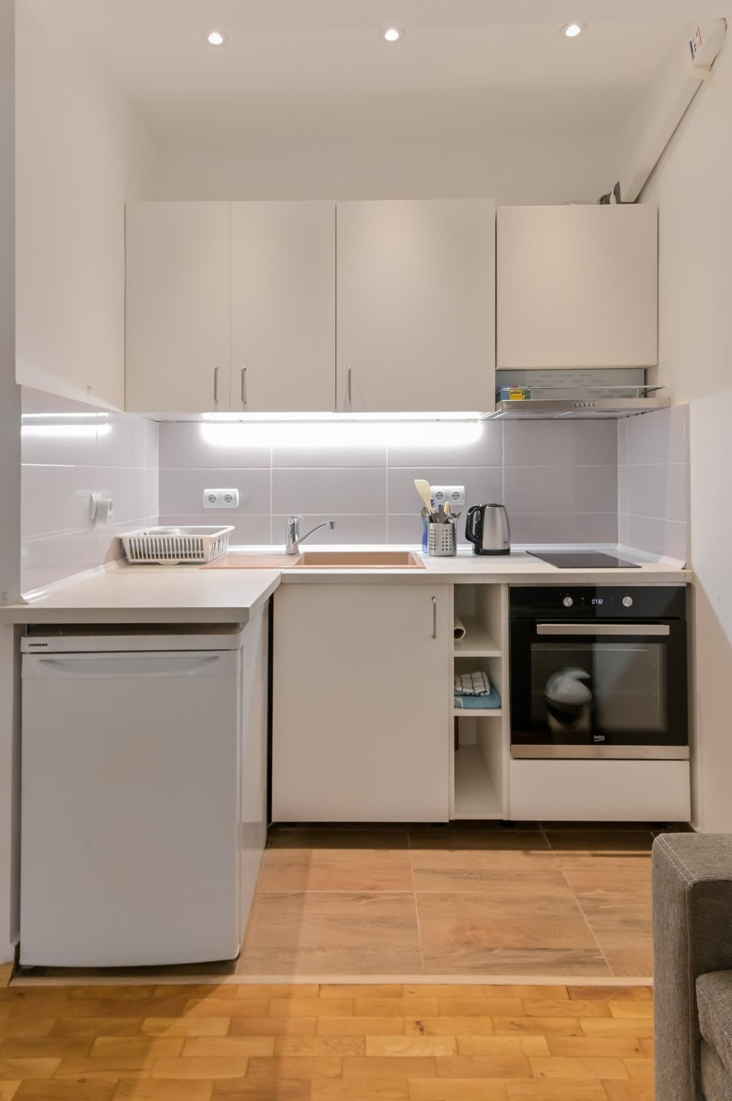 Bright Apartment in the Heart of the City - Photo 10