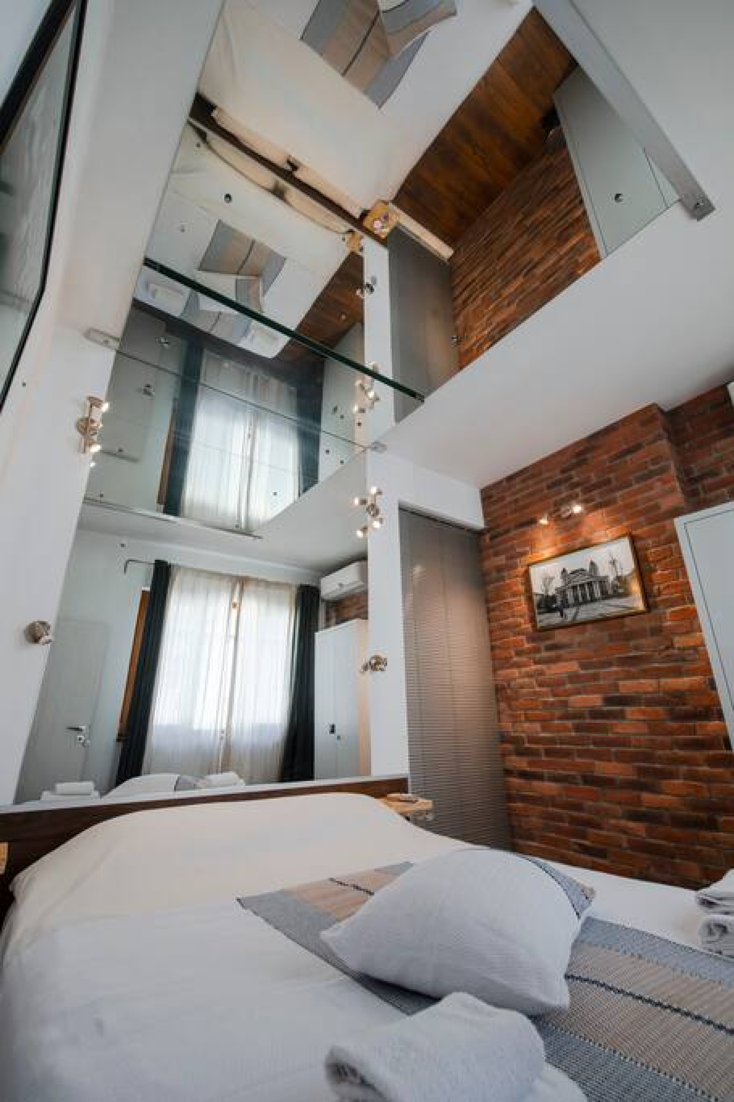 Scoutaround White Logo