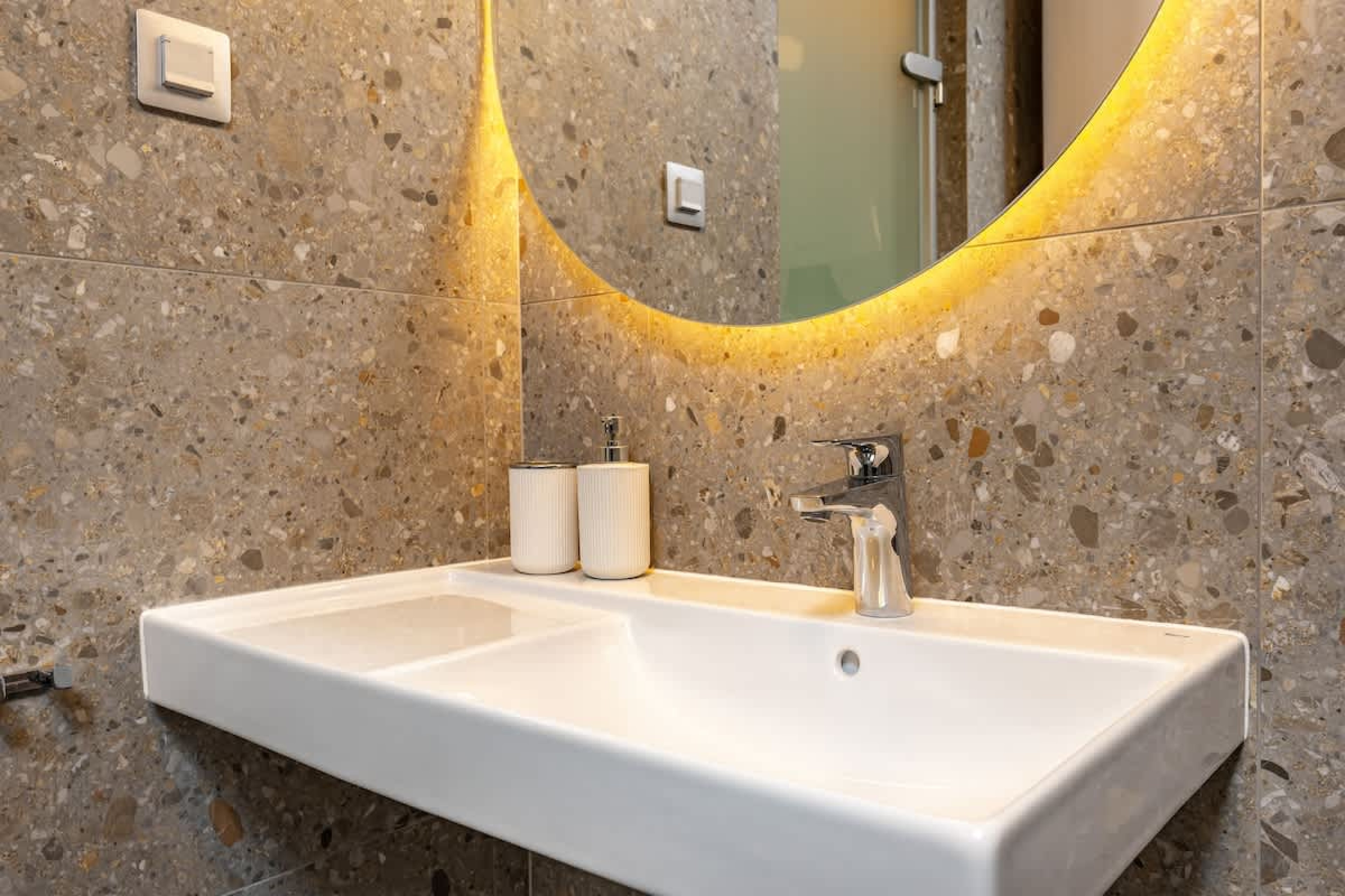 Scoutaround White Logo