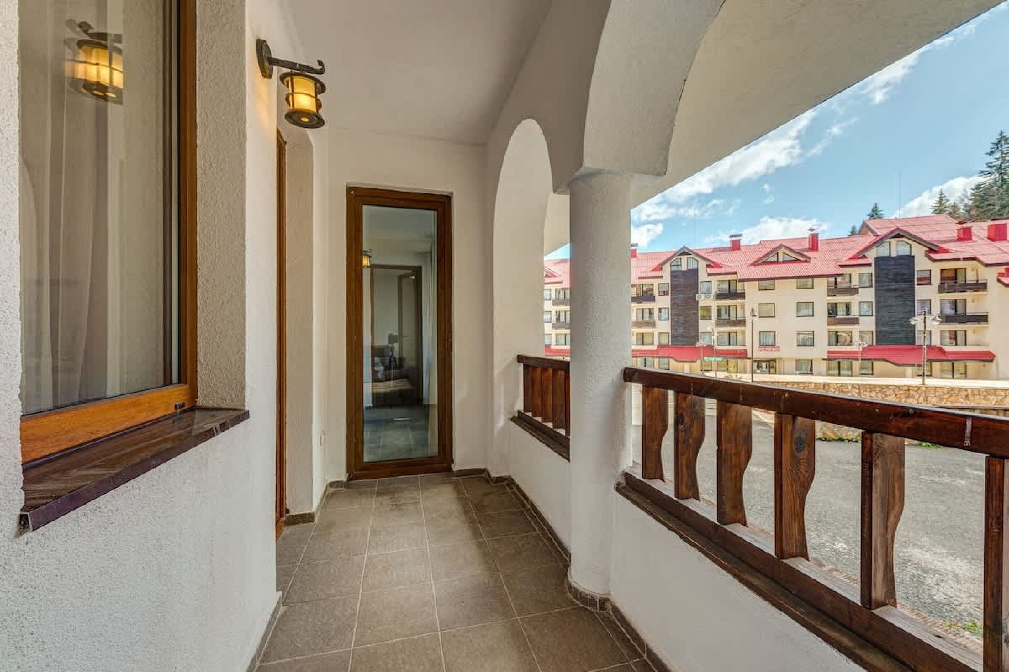 Scoutaround White Logo