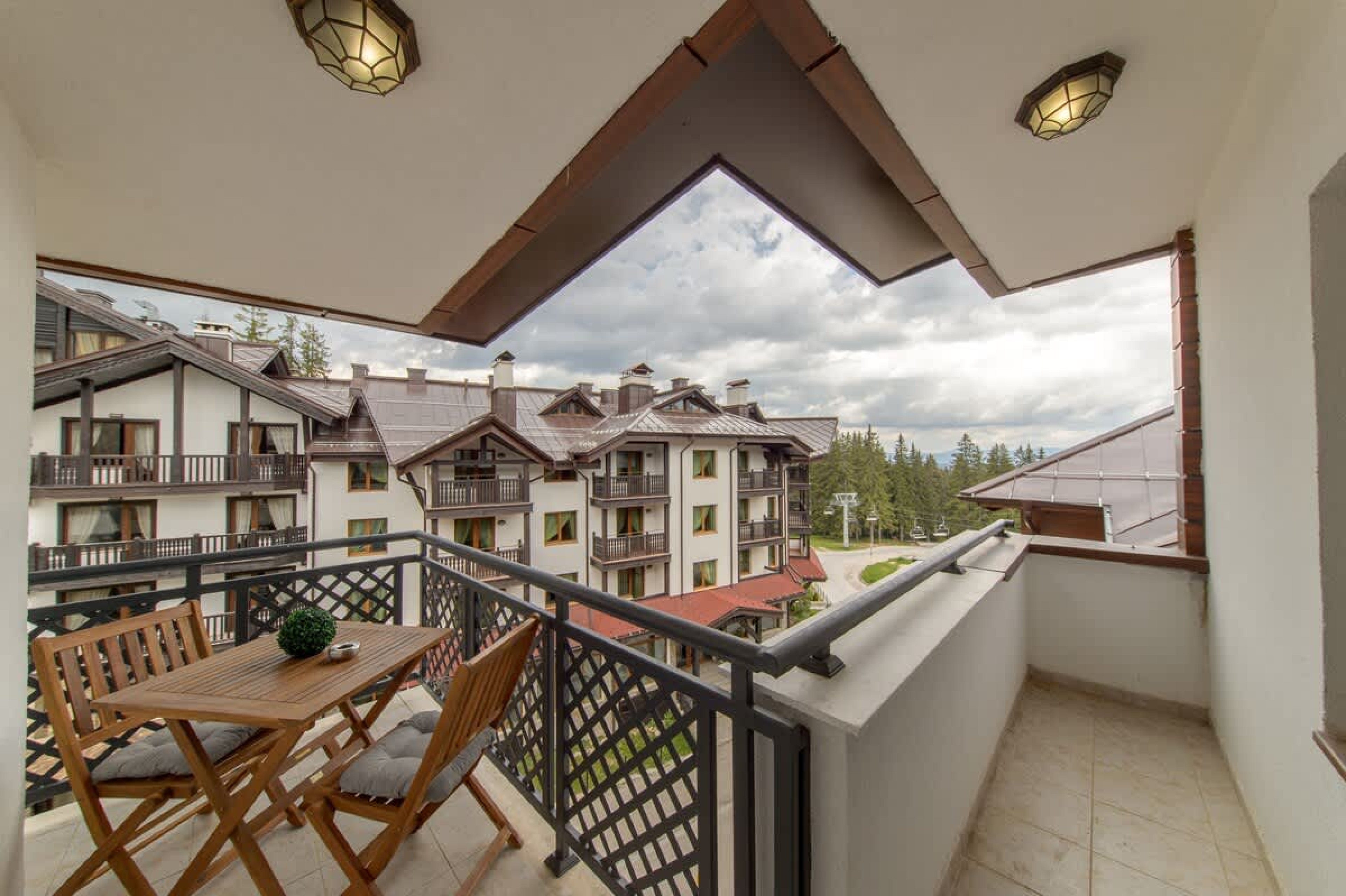 Scoutaround White Logo