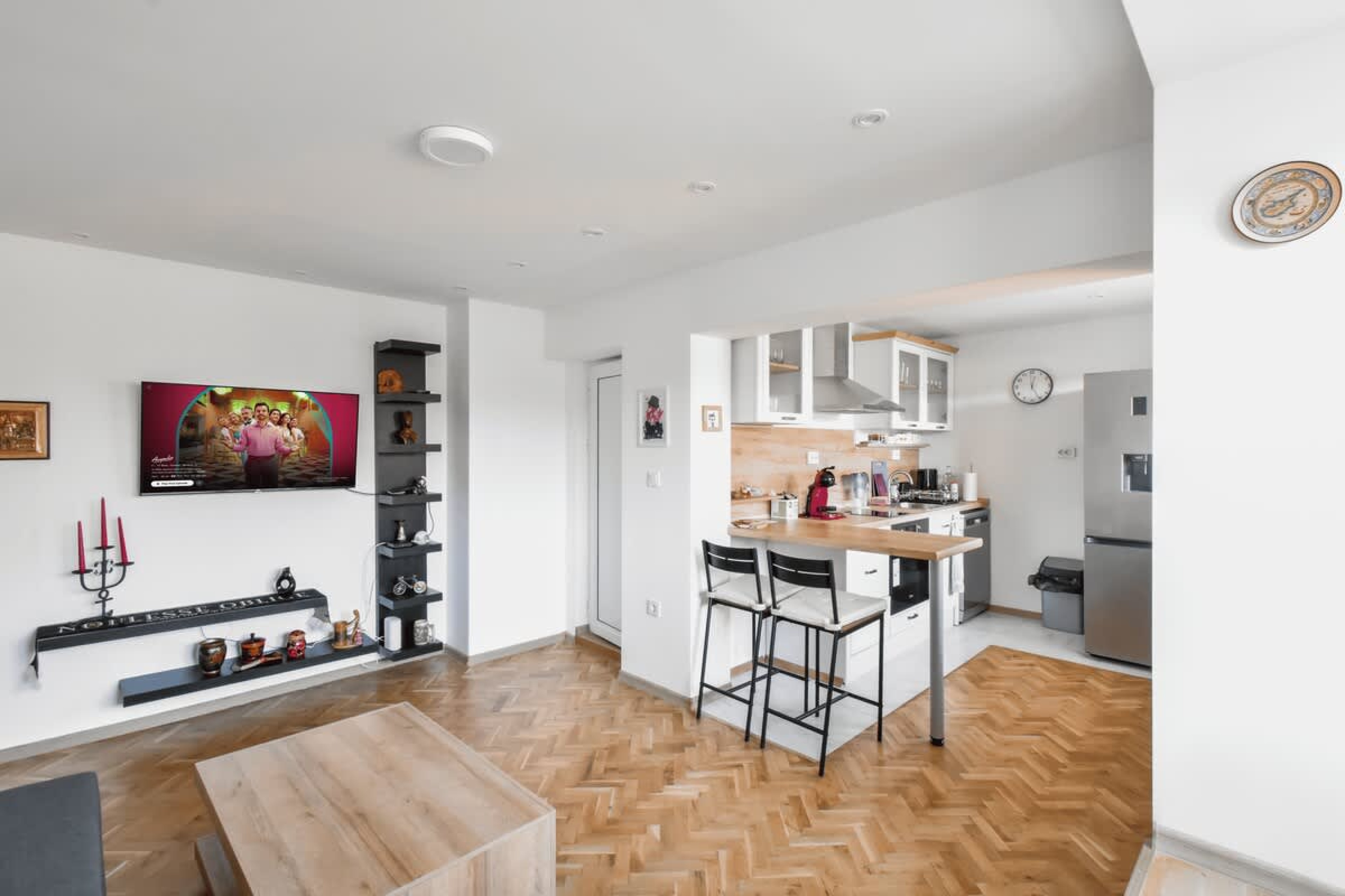 Scoutaround White Logo