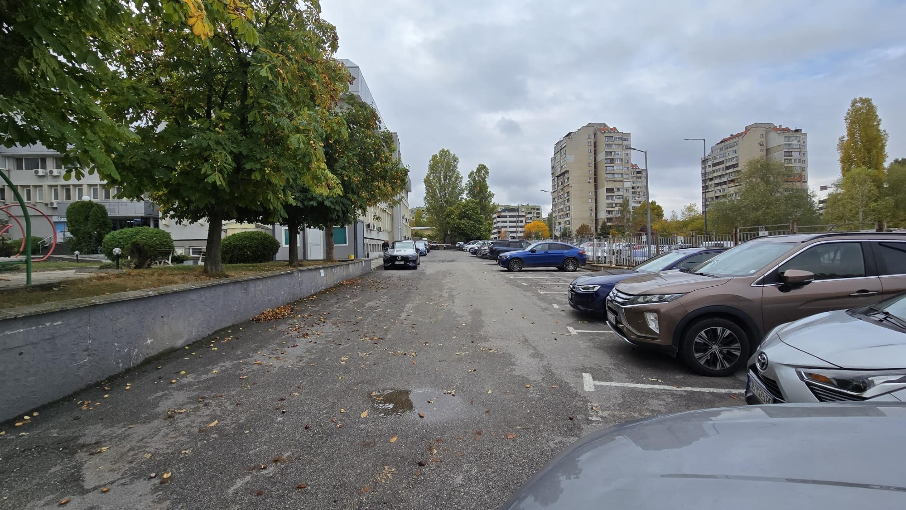 Staff car parpark — photo 5 of 5