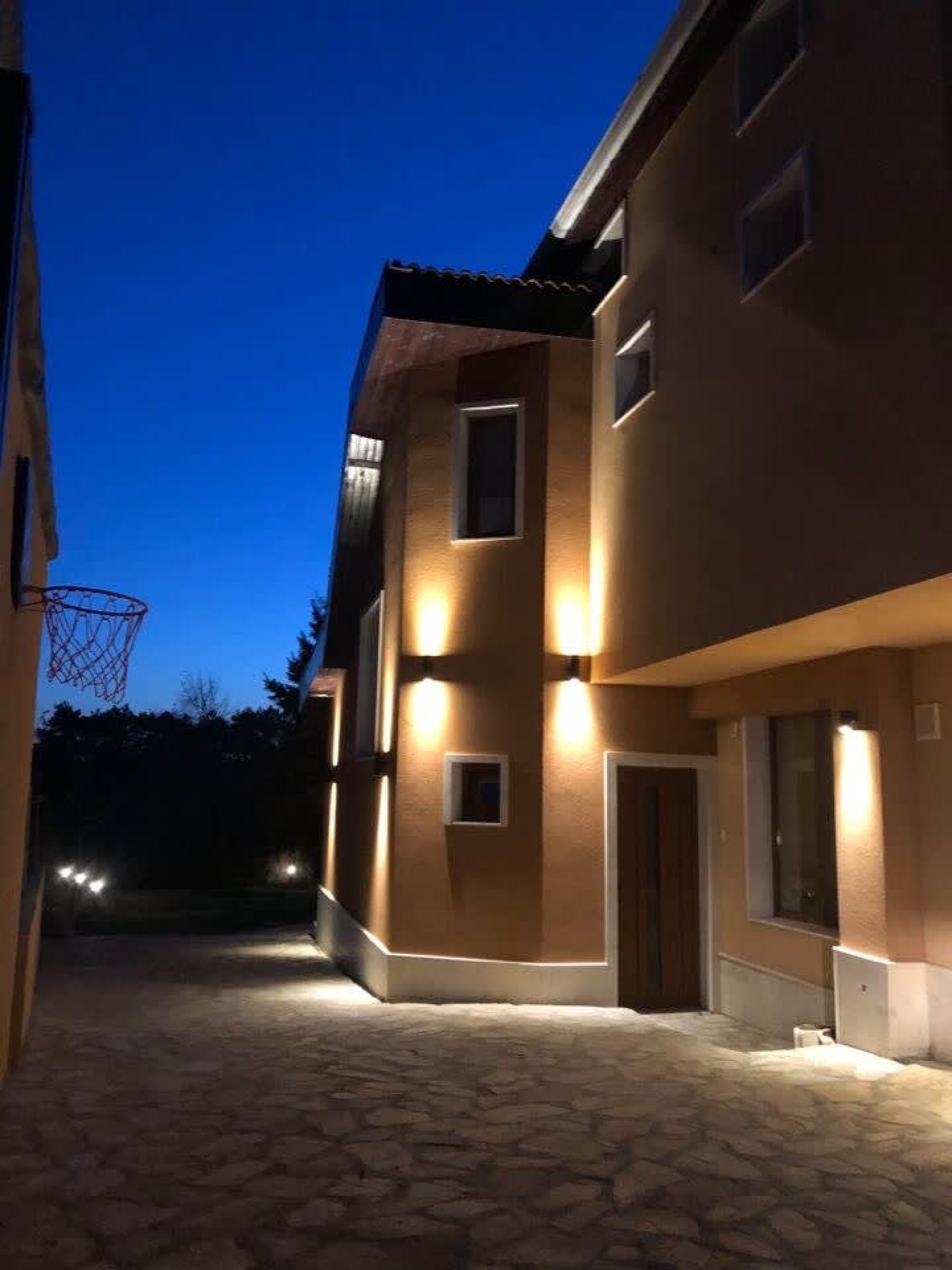 Scoutaround White Logo