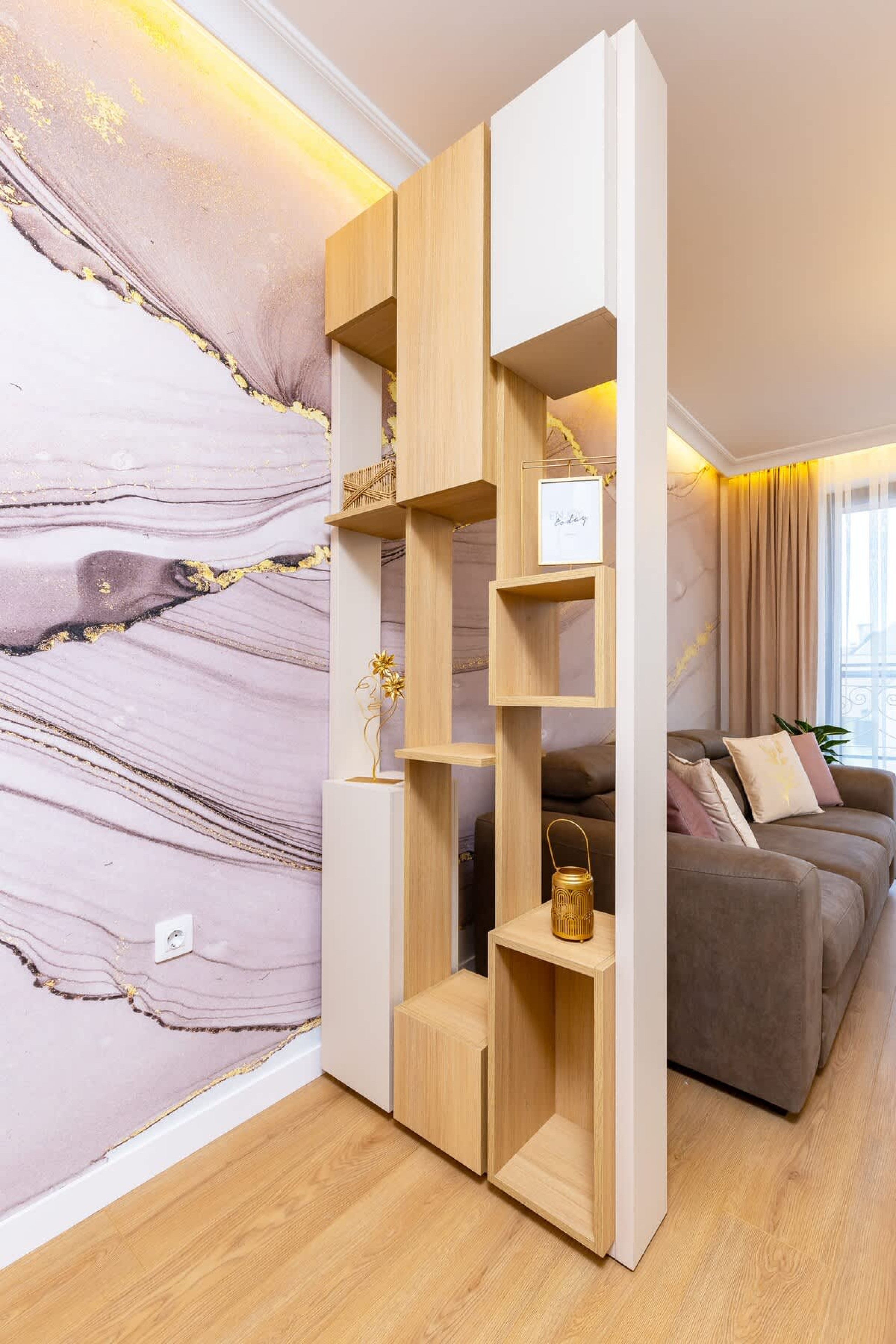 Scoutaround White Logo